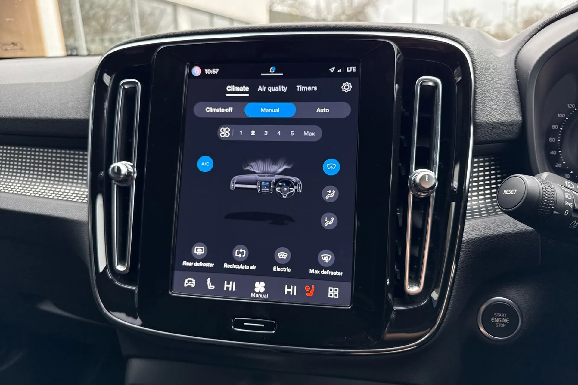 Volvo XC40 thumbnail image number 38