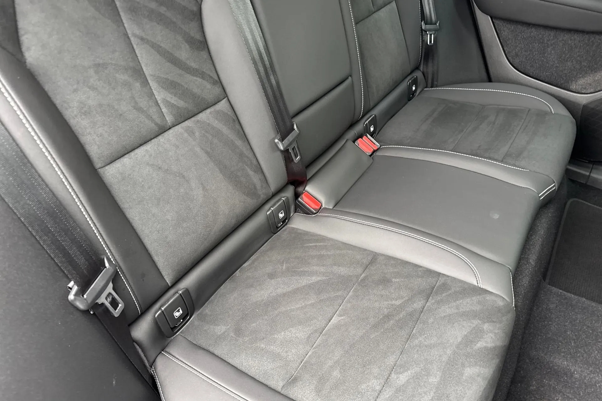 Volvo XC40 thumbnail image number 25