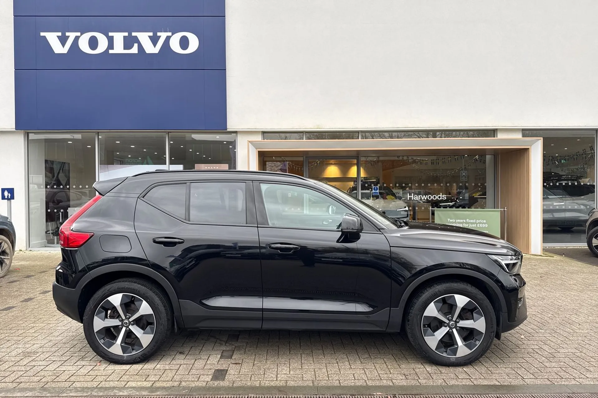 Volvo XC40 thumbnail image number 2