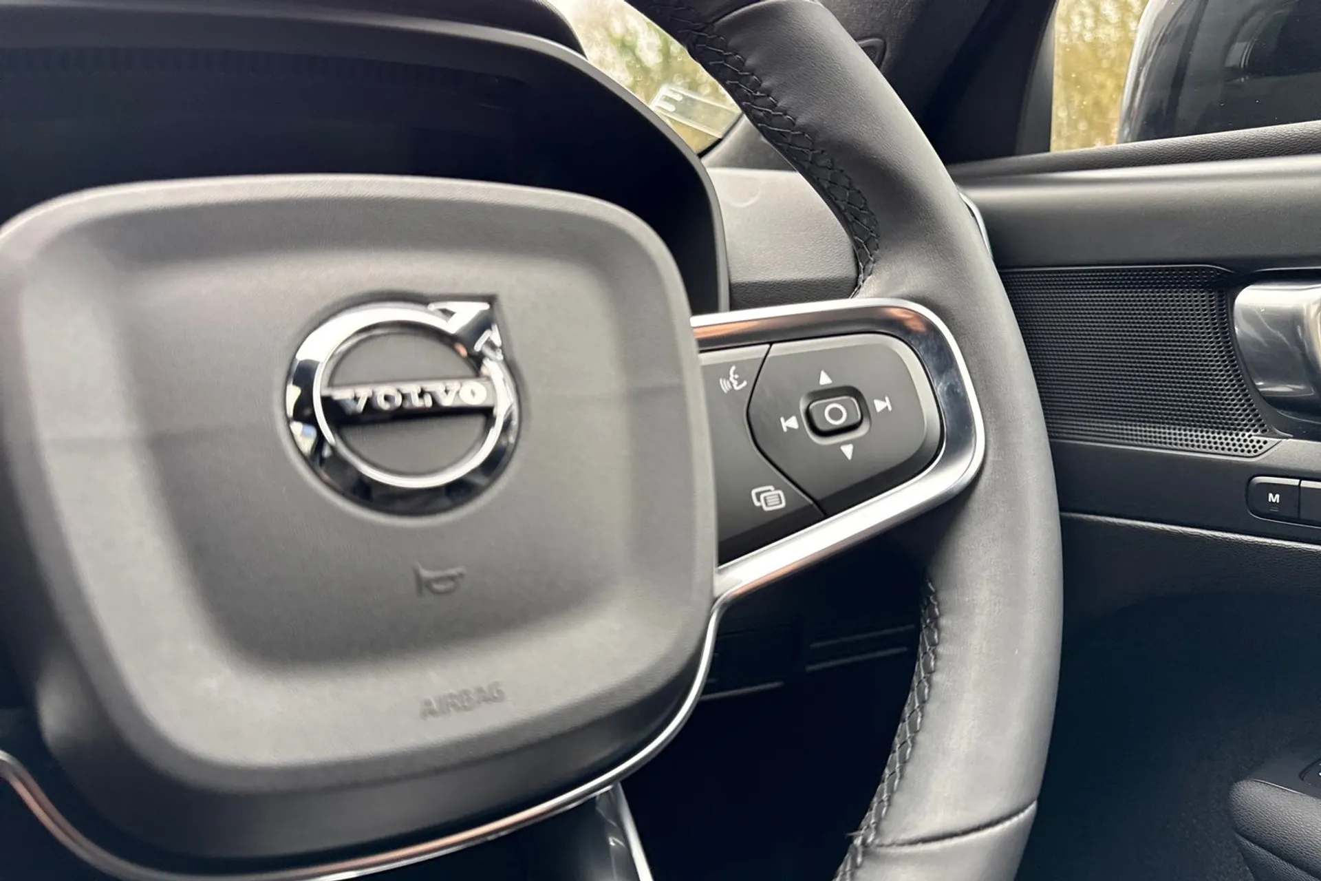 Volvo XC40 thumbnail image number 37