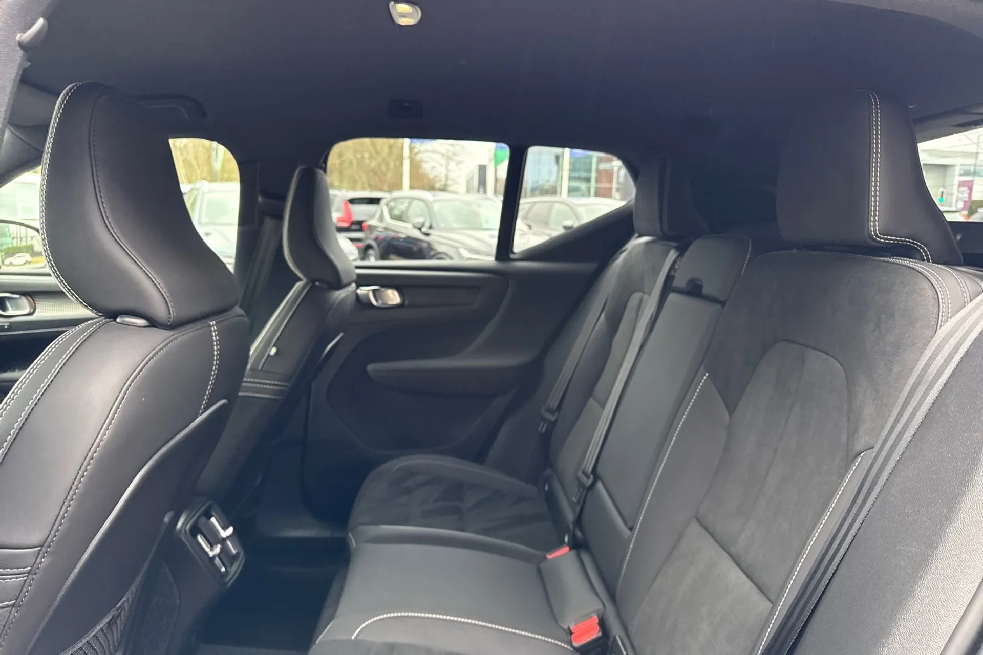 Volvo XC40 thumbnail image number 30