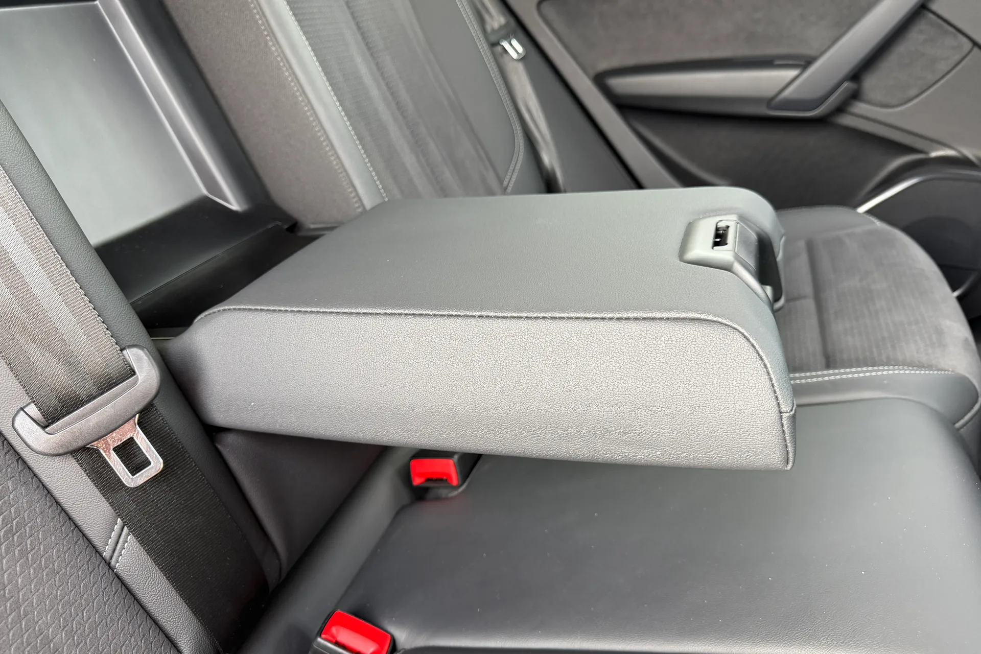 Audi Q5 thumbnail image number 43