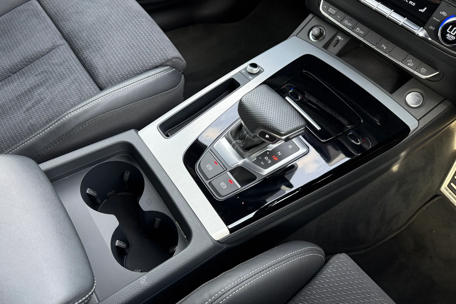 Audi Q5 thumbnail image number 37