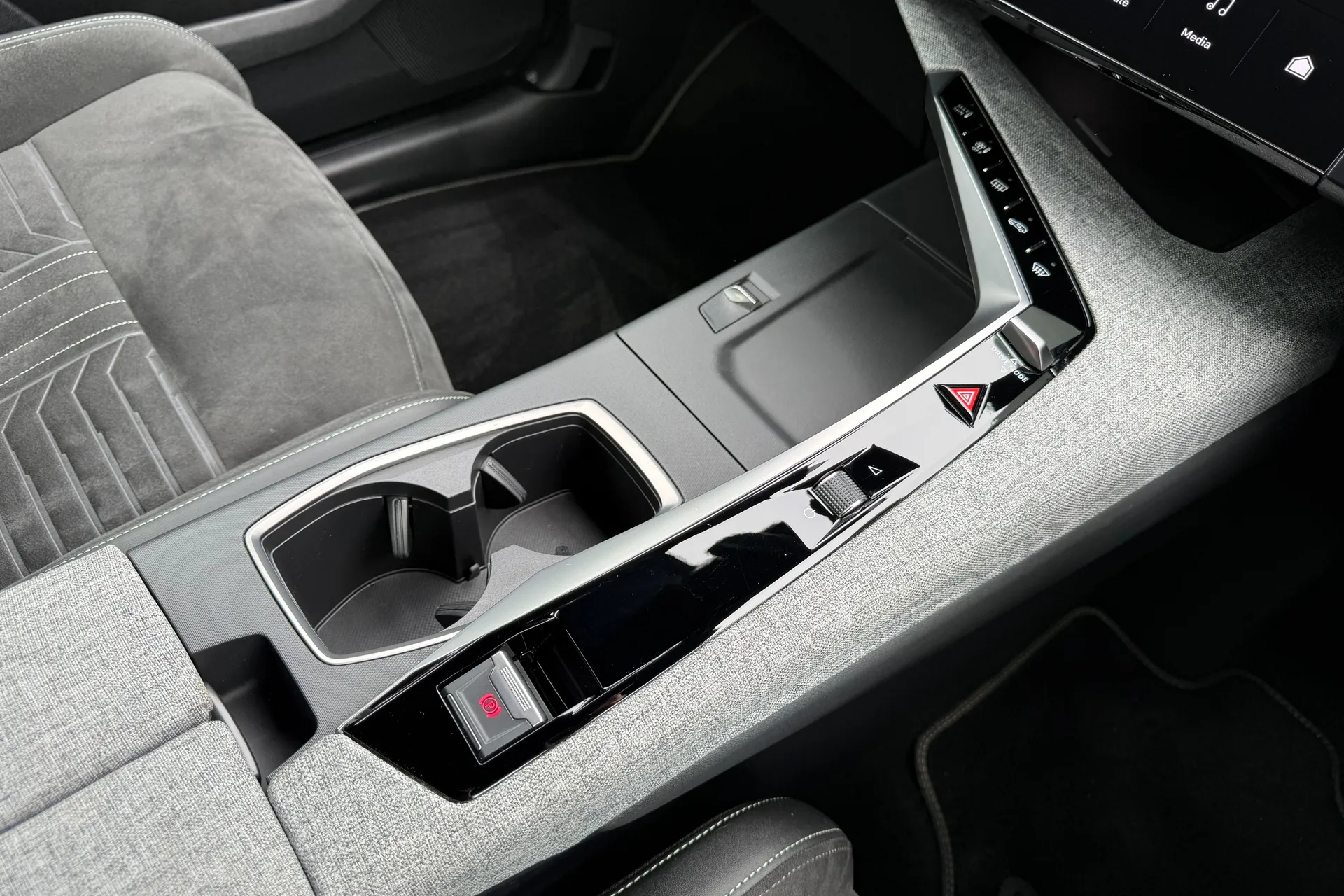 PEUGEOT 3008 thumbnail image number 37