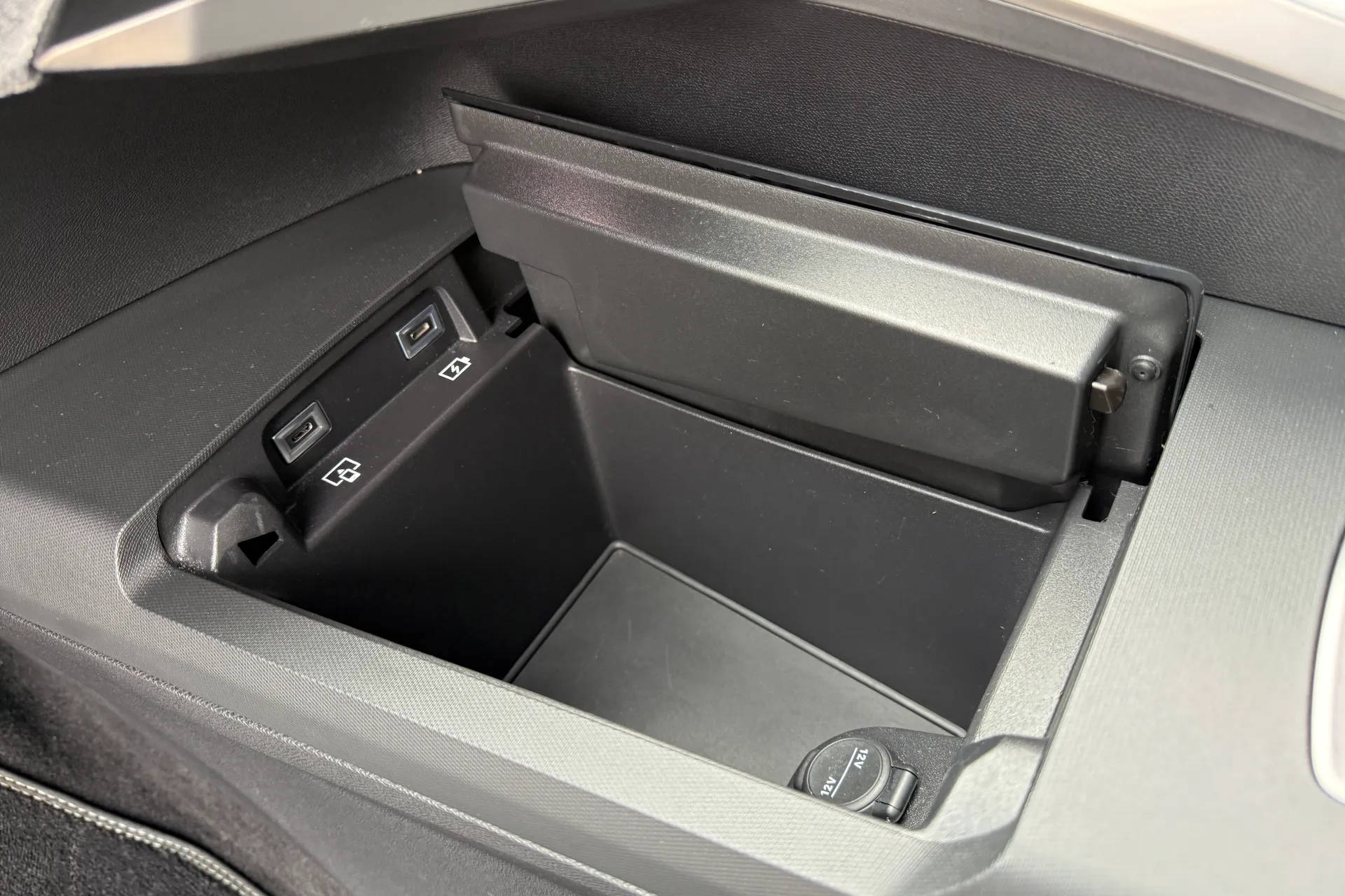 PEUGEOT 3008 thumbnail image number 39