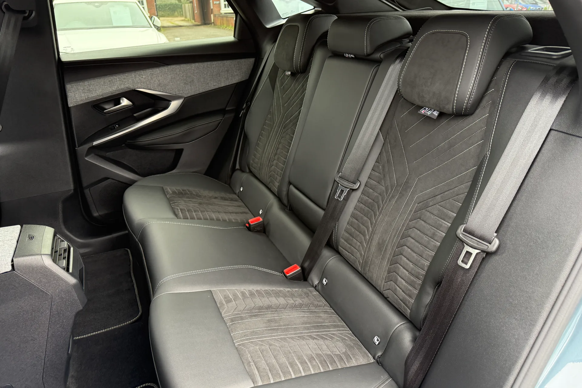 PEUGEOT 3008 thumbnail image number 41