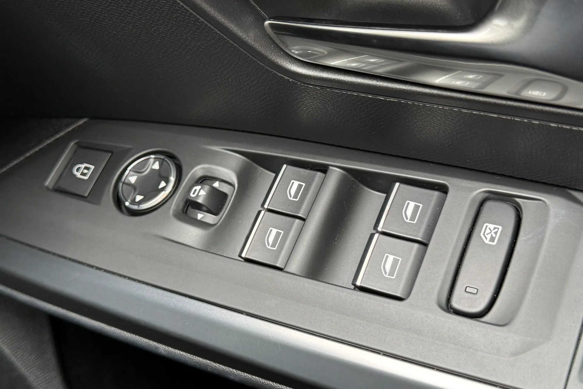 PEUGEOT 3008 thumbnail image number 16