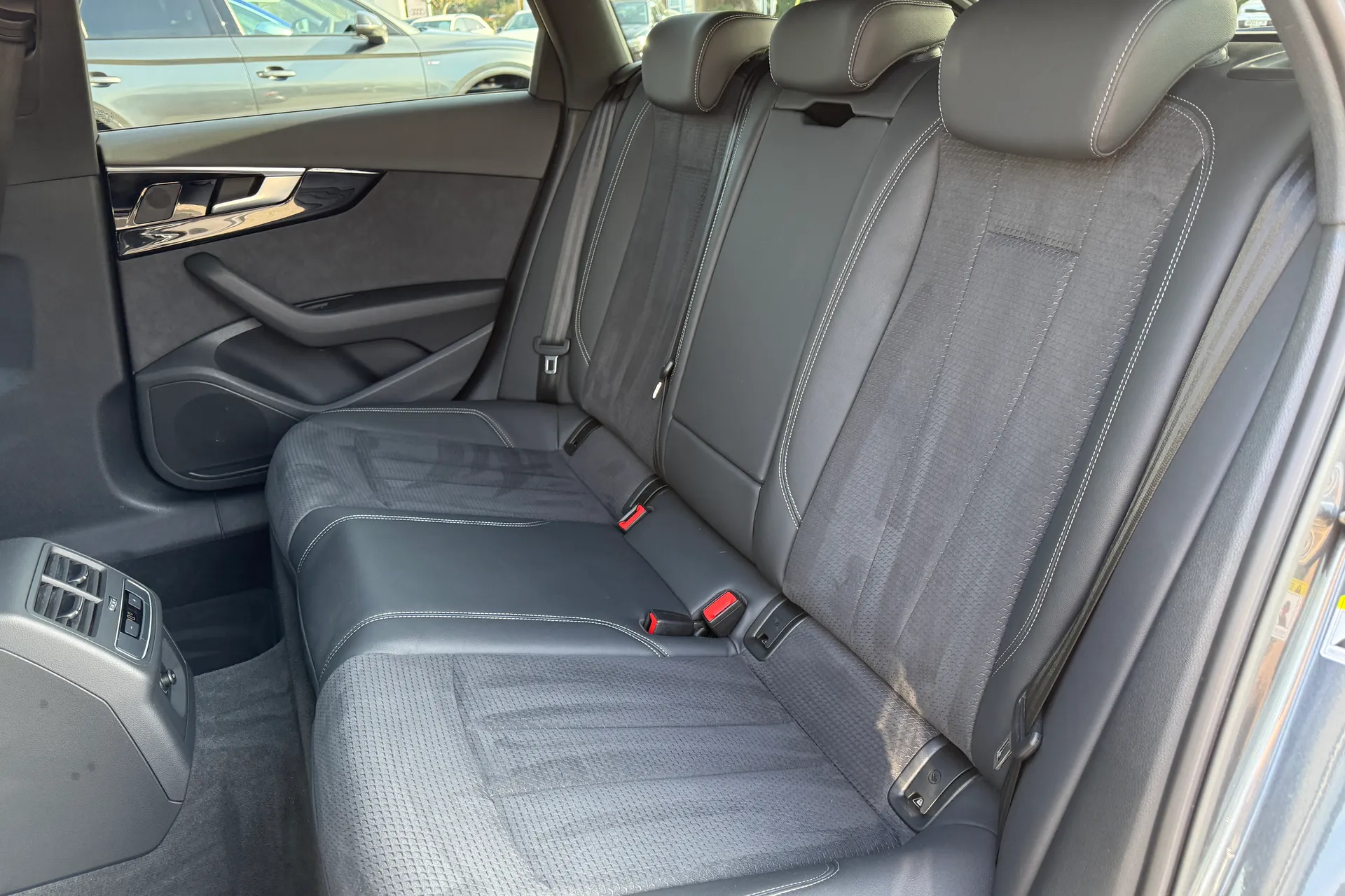 Audi A4 thumbnail image number 40