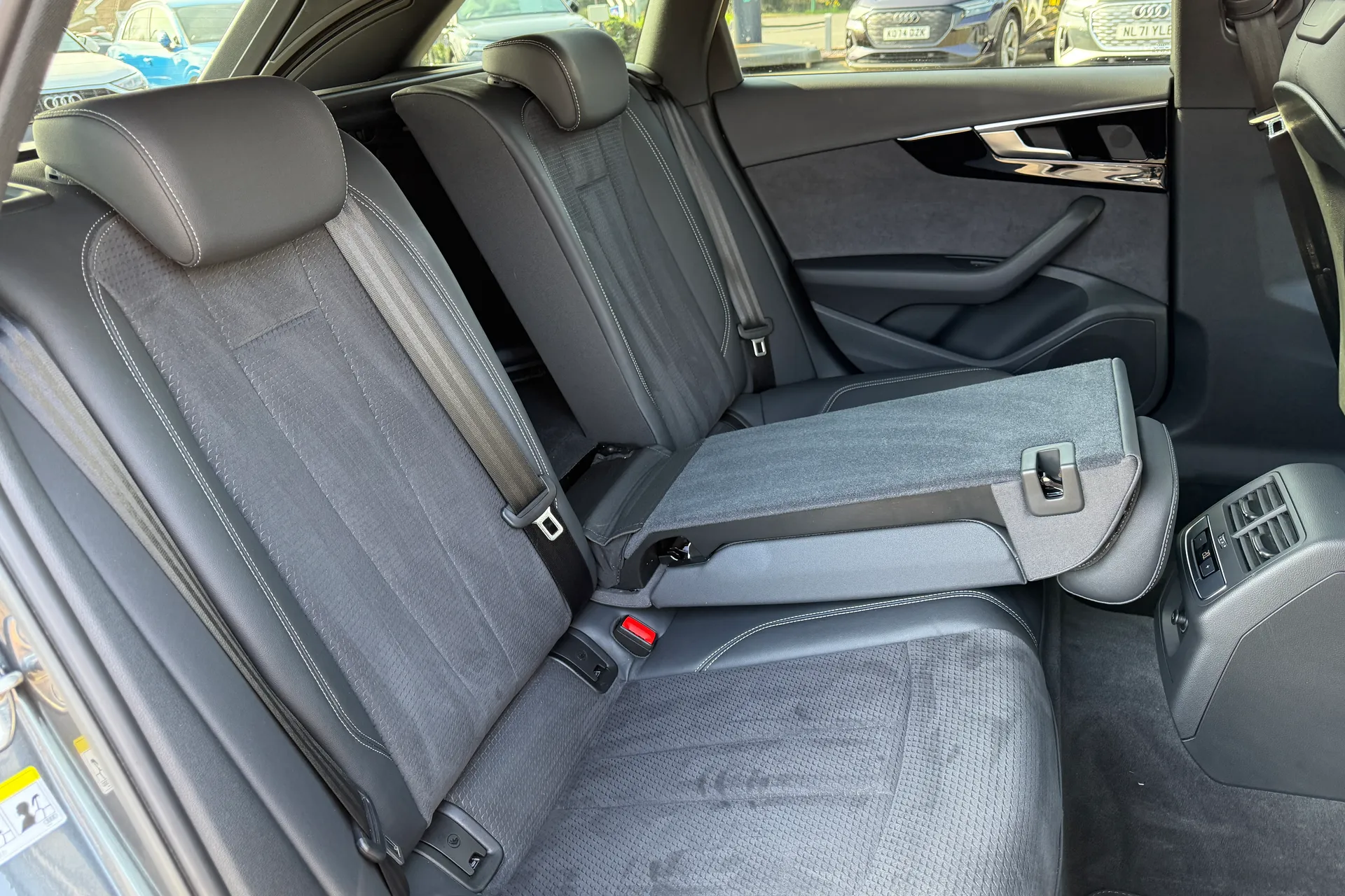 Audi A4 thumbnail image number 44