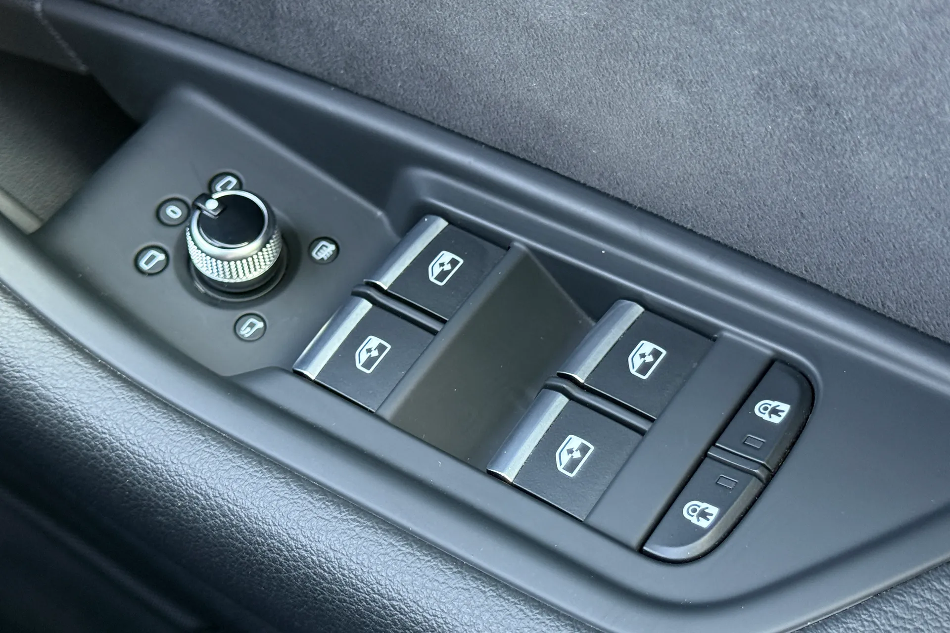 Audi A4 thumbnail image number 16