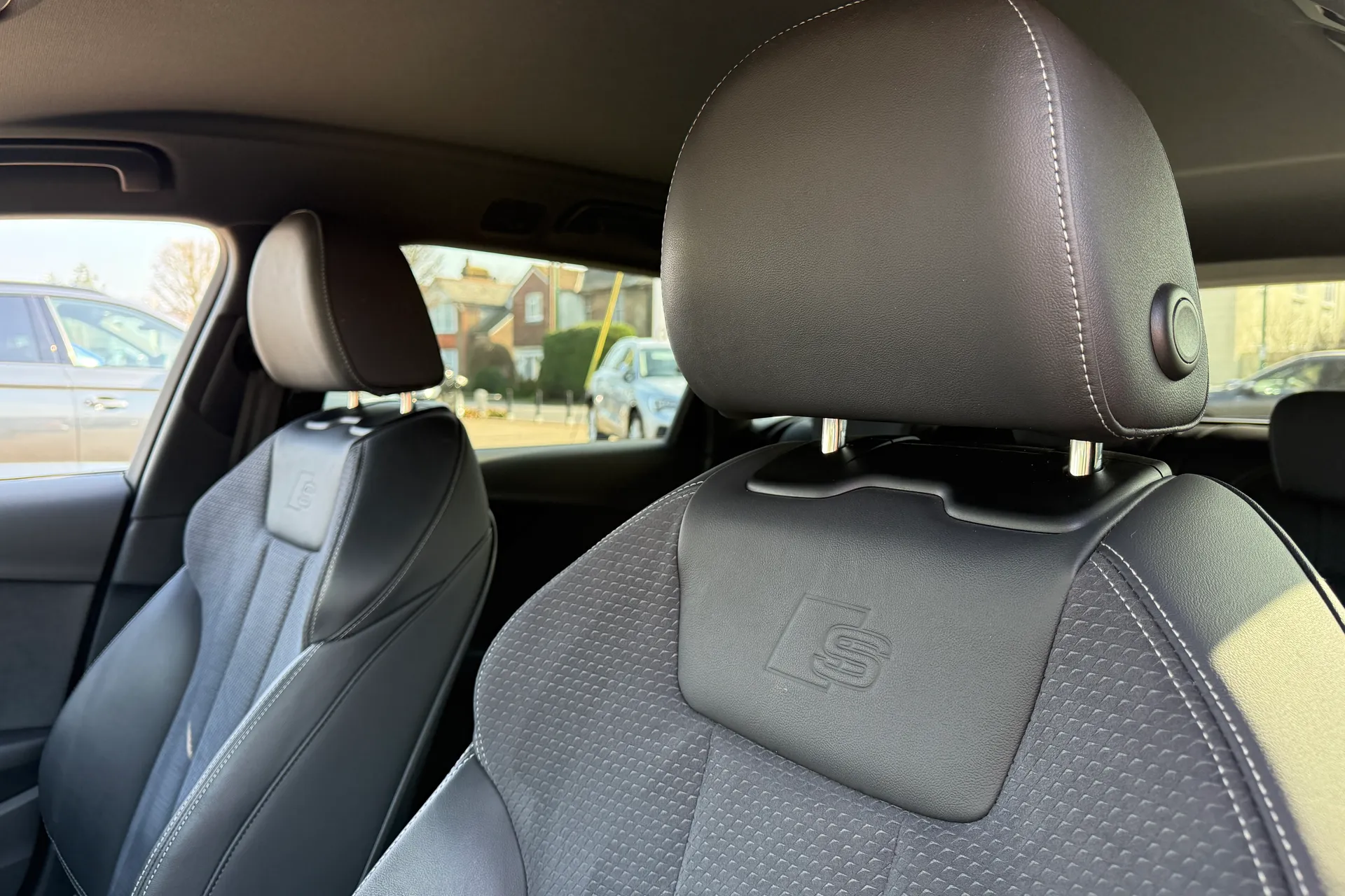 Audi A4 thumbnail image number 28