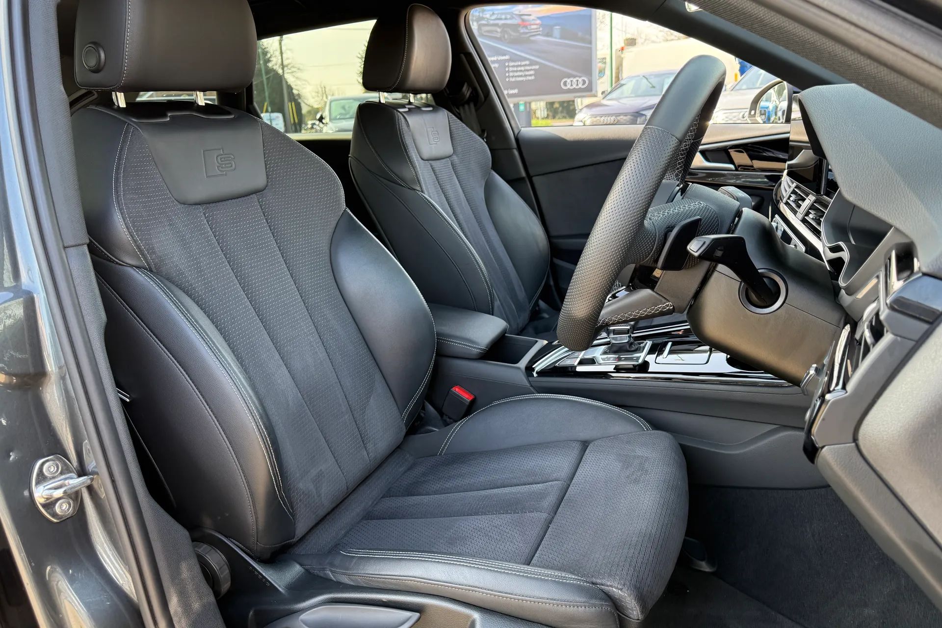 Audi A4 thumbnail image number 24