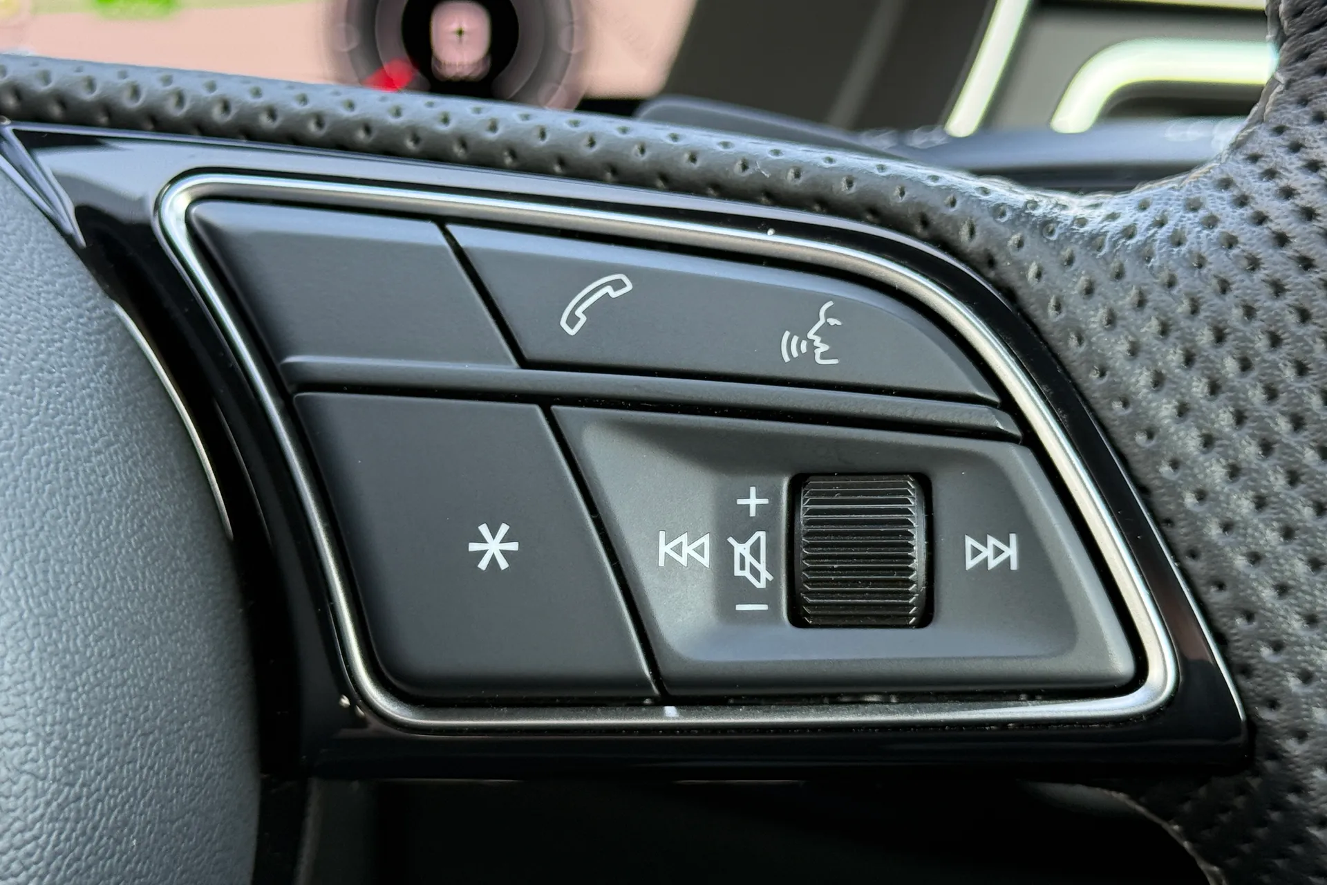 Audi A4 thumbnail image number 19