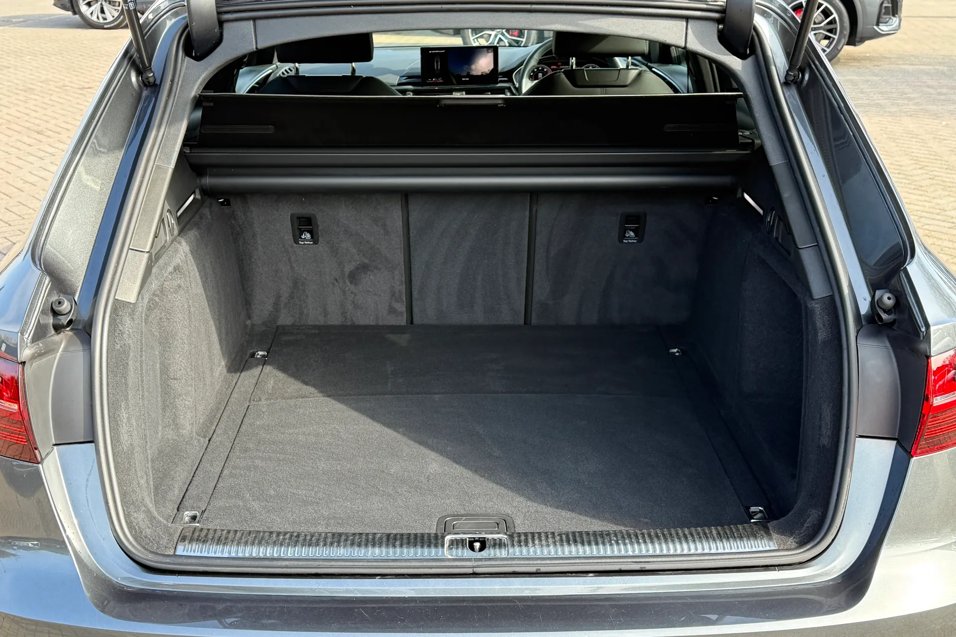 Audi A4 thumbnail image number 32