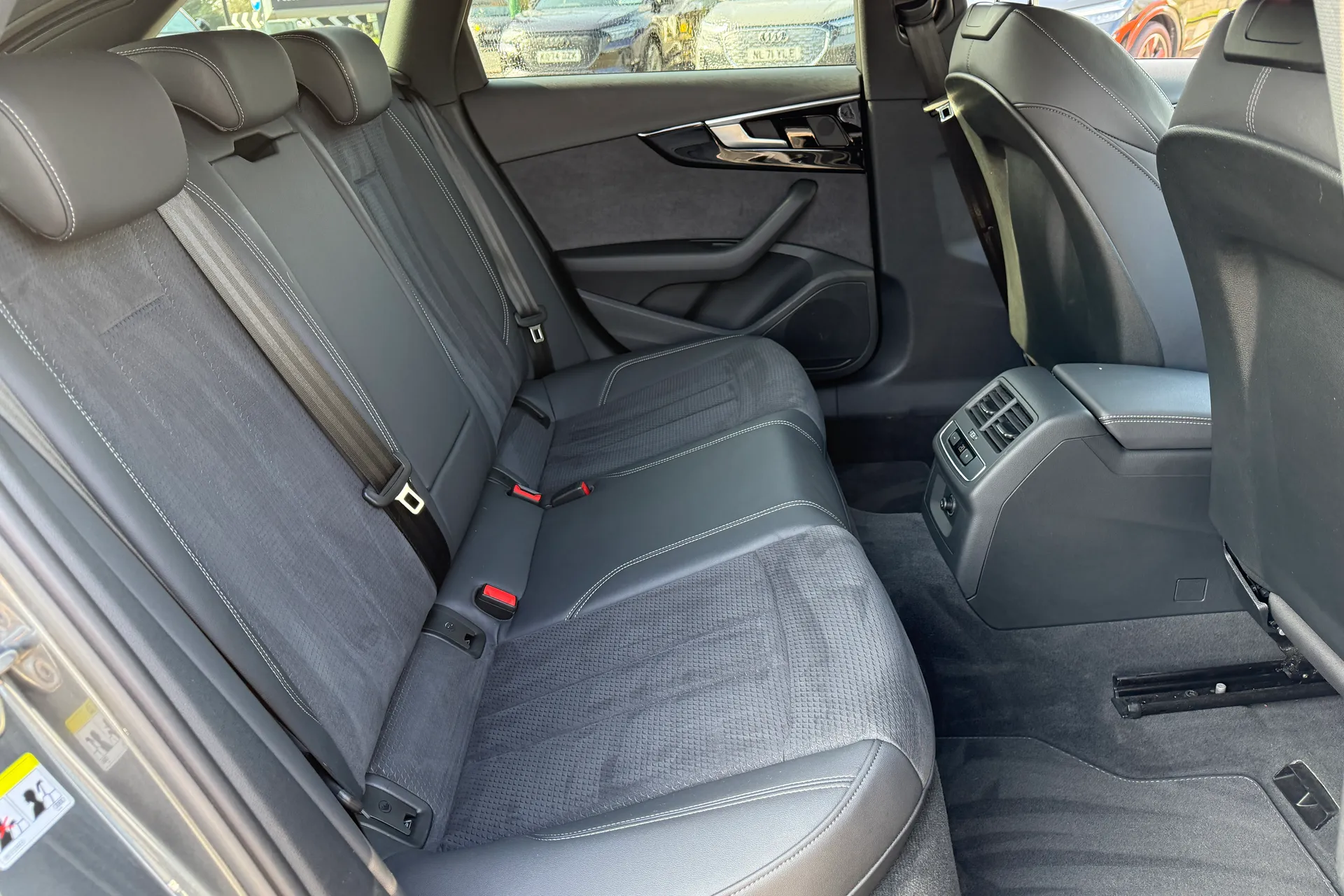 Audi A4 thumbnail image number 42