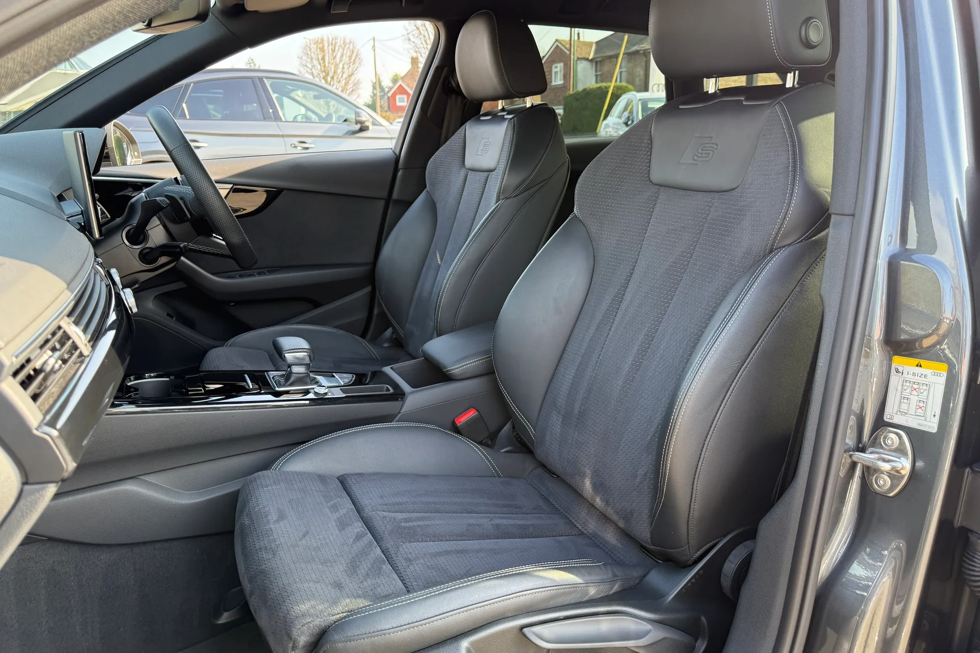 Audi A4 thumbnail image number 27