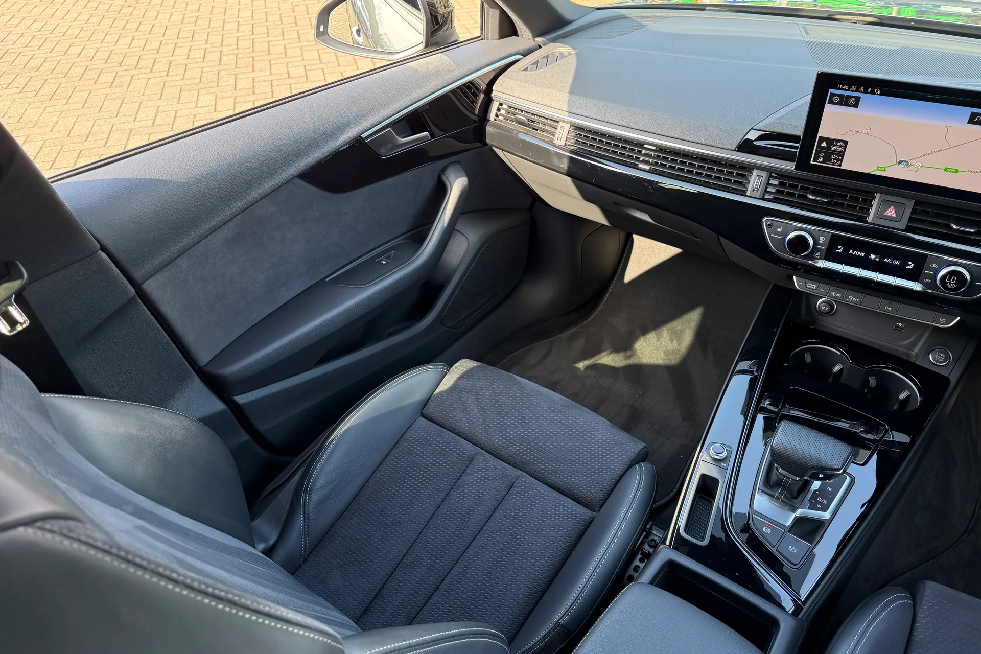 Audi A4 thumbnail image number 36