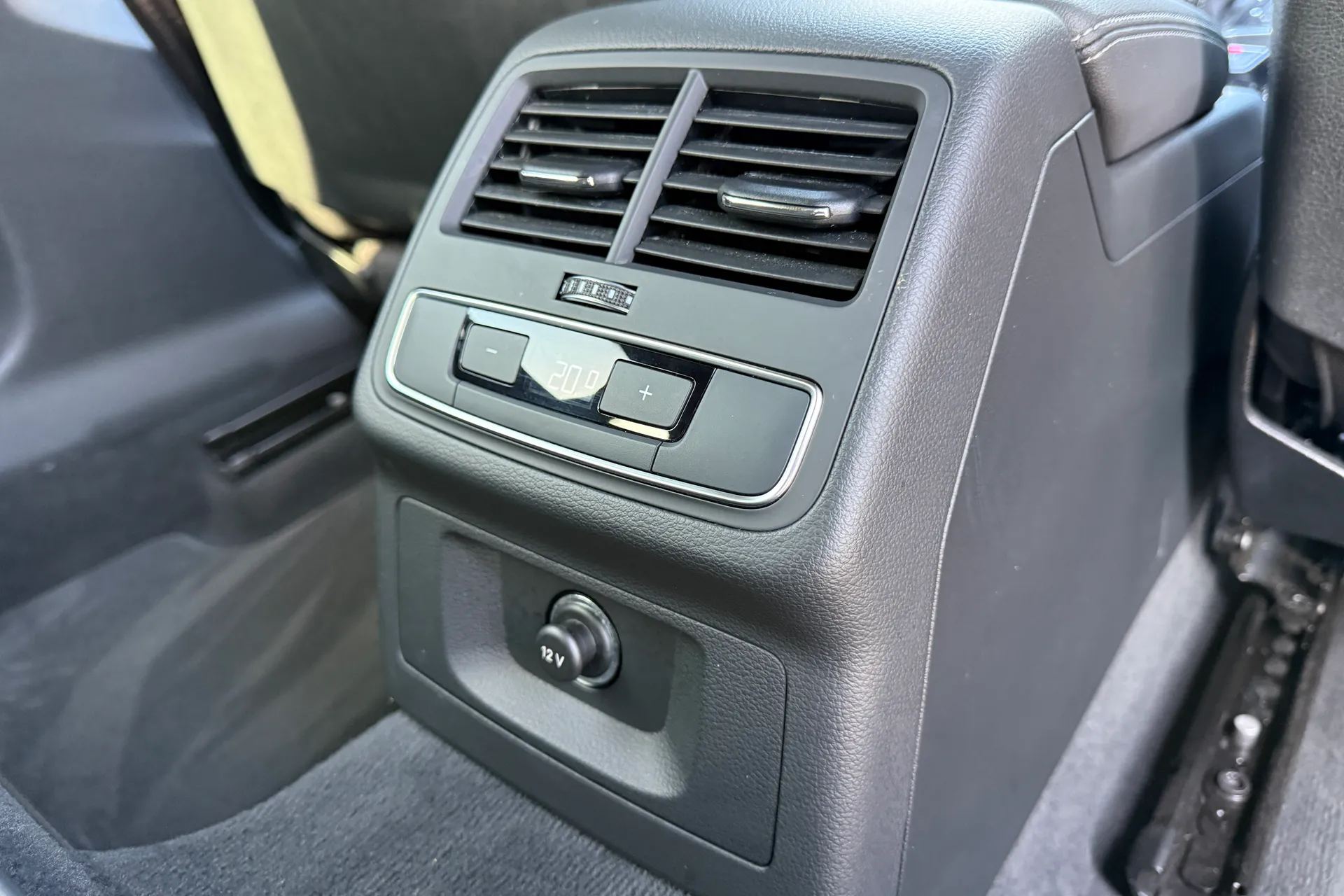 Audi A4 thumbnail image number 45