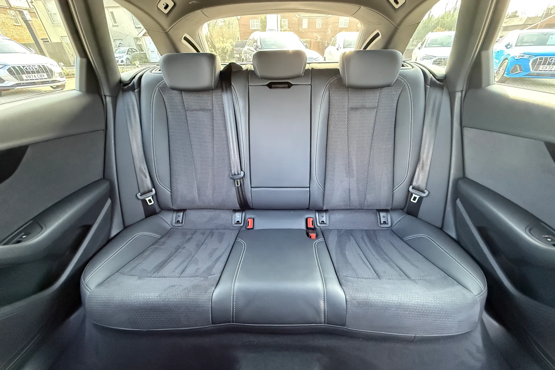 Audi A4 thumbnail image number 35