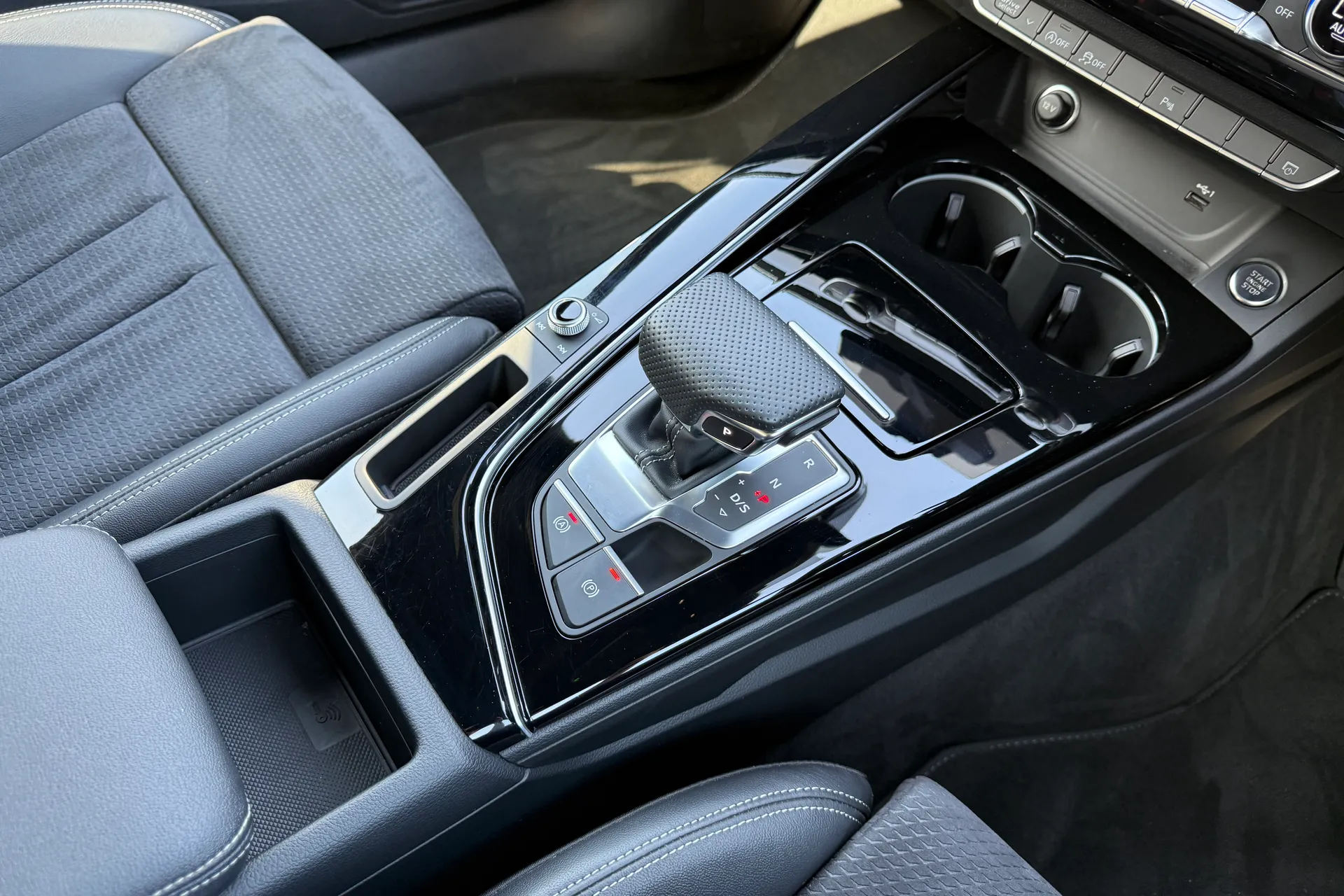 Audi A4 thumbnail image number 37