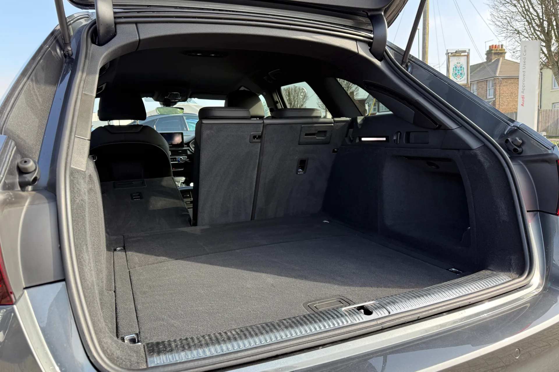 Audi A4 thumbnail image number 33