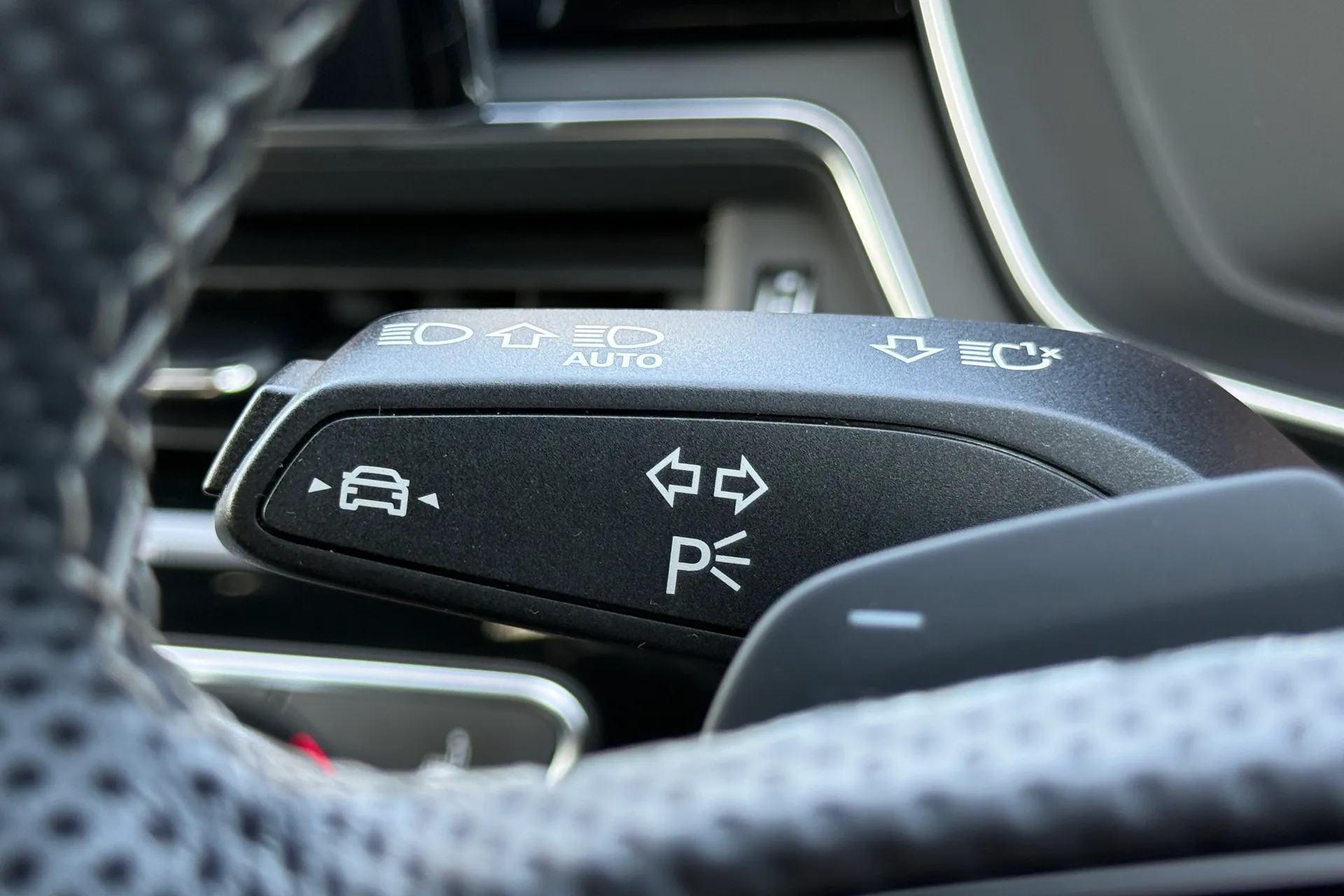 Audi A4 thumbnail image number 15