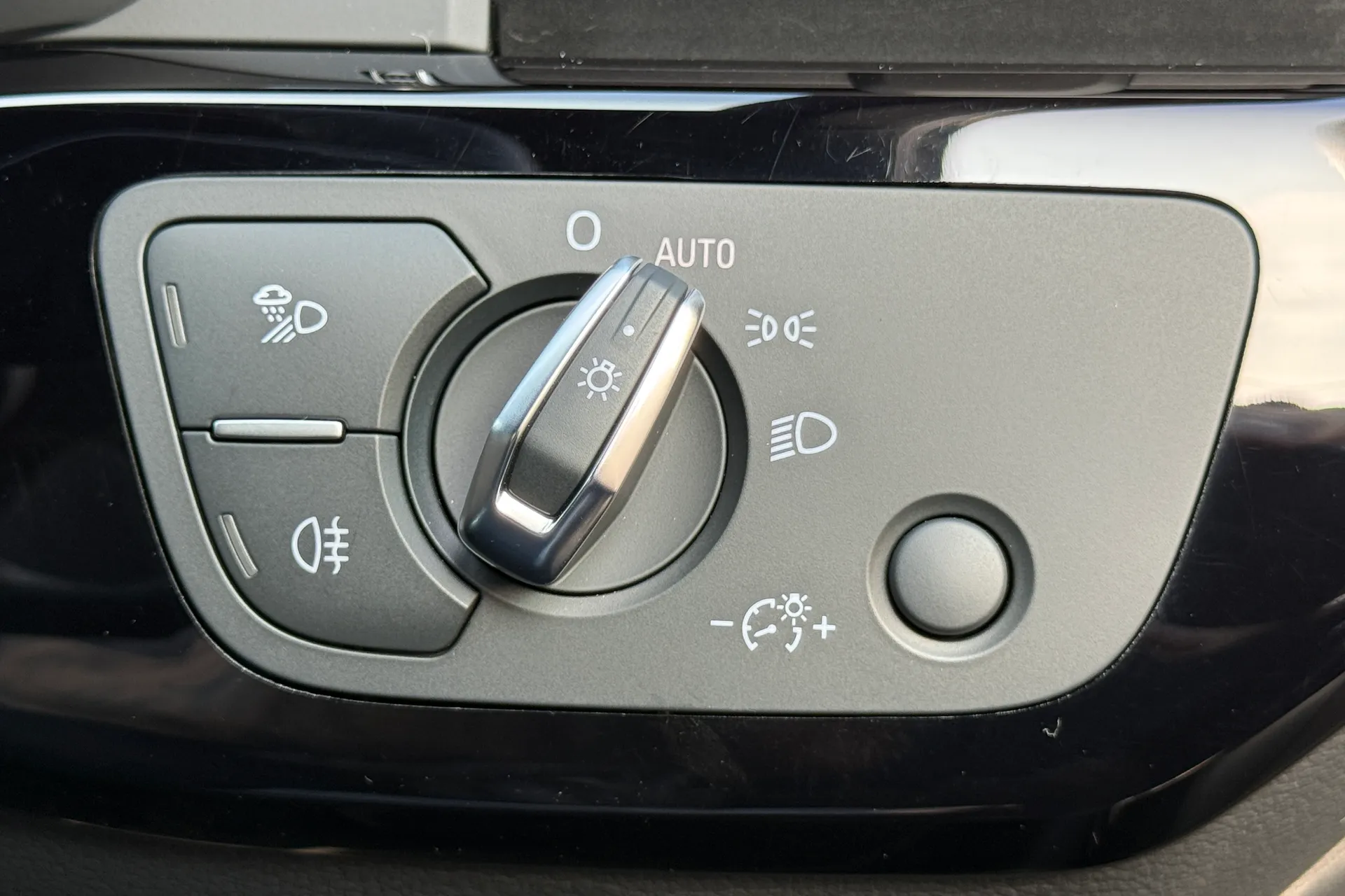 Audi A4 thumbnail image number 20