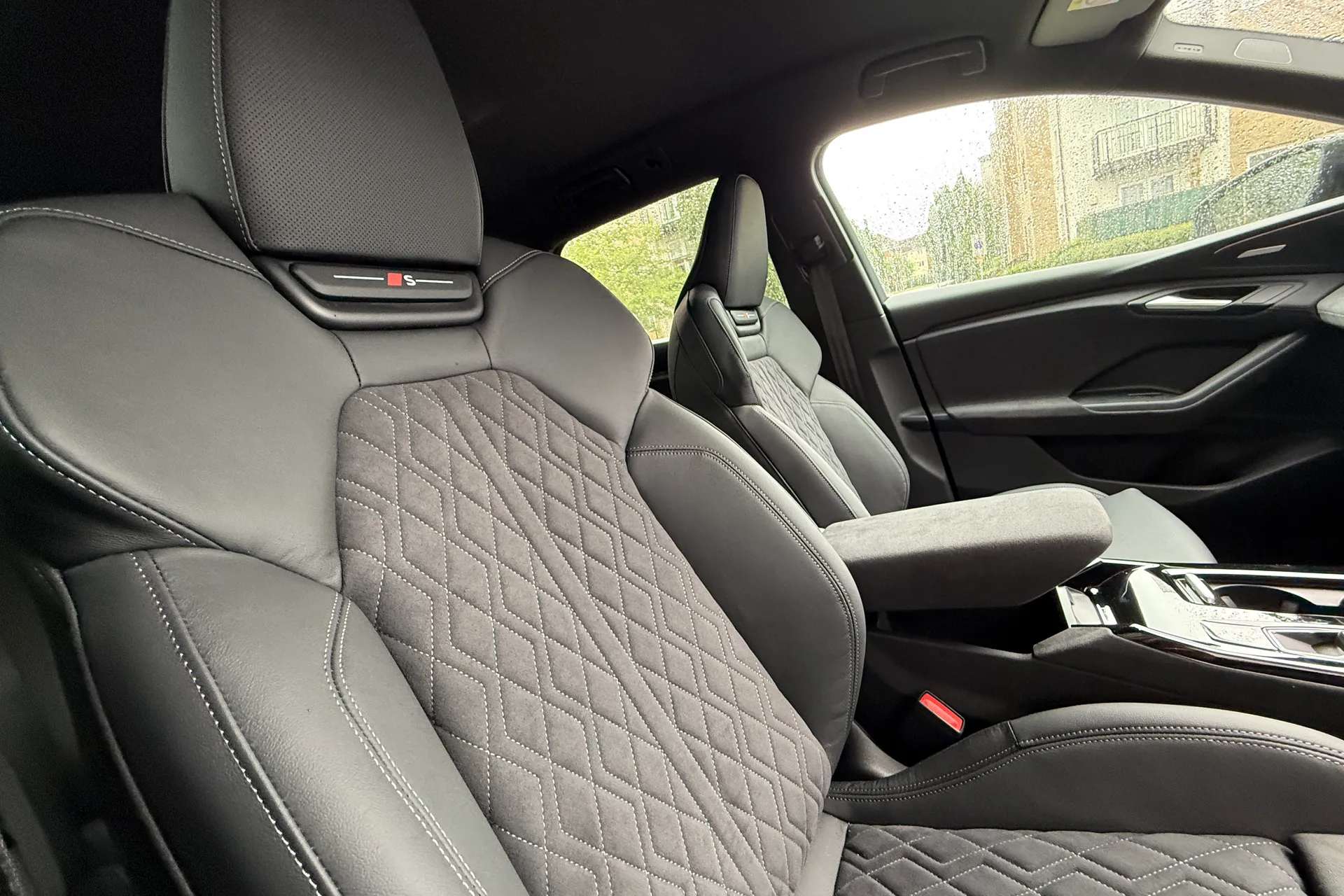 Audi Q6 e-tron thumbnail image number 31
