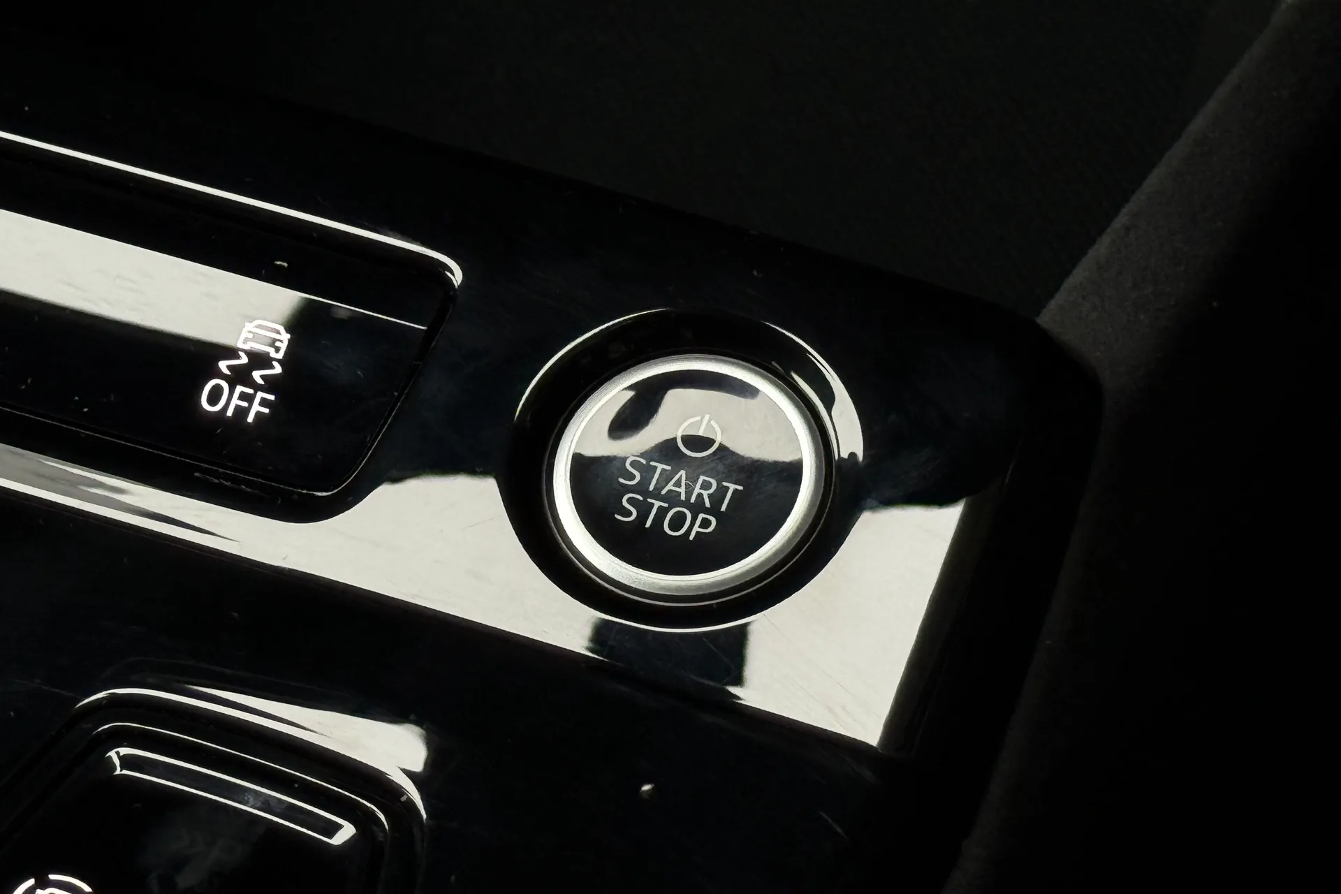 Audi Q6 e-tron thumbnail image number 24