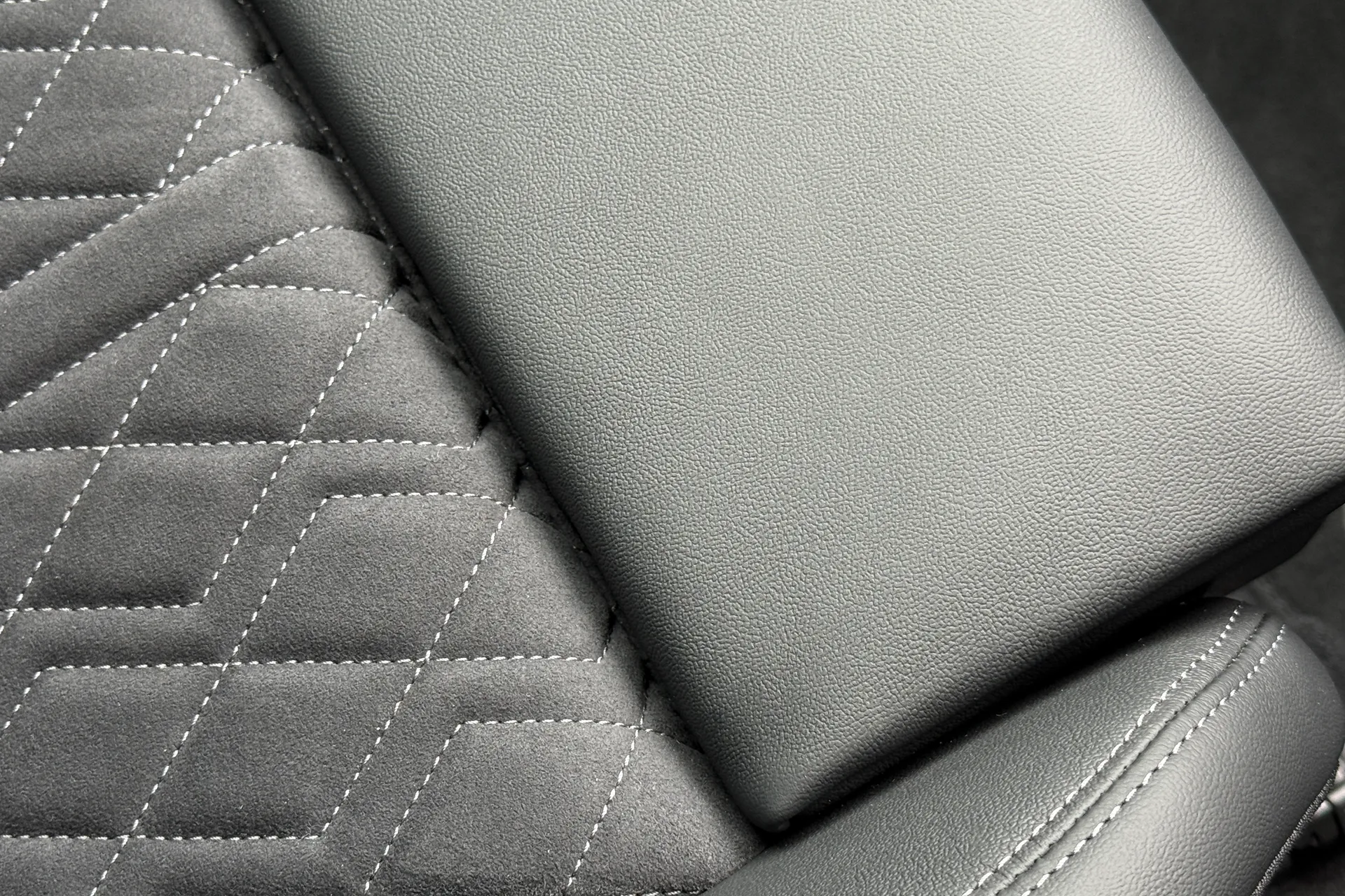 Audi Q6 e-tron thumbnail image number 27