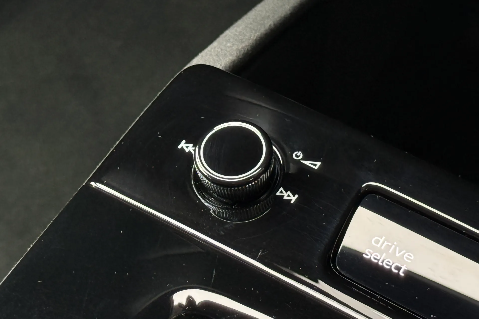 Audi Q6 e-tron thumbnail image number 22