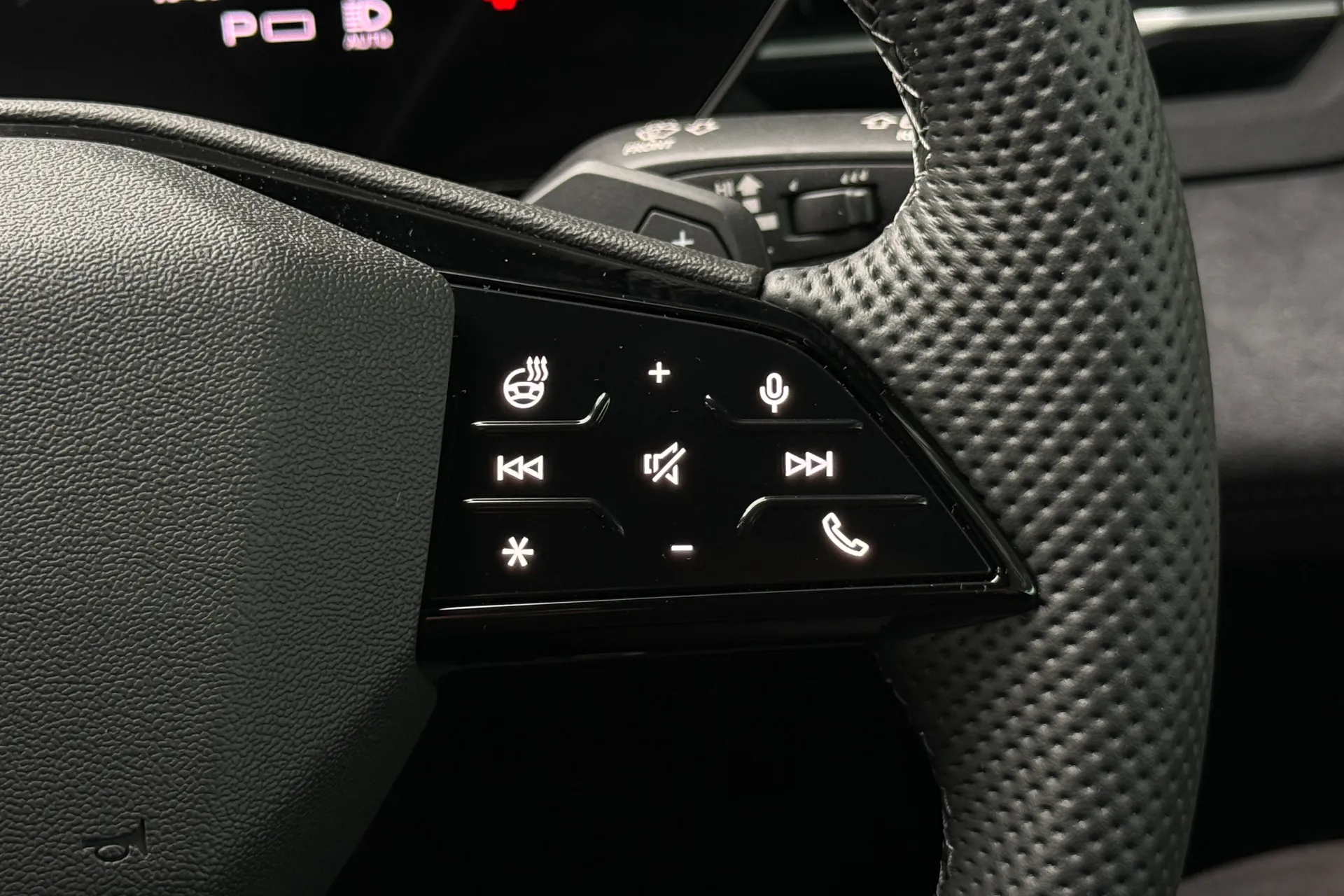 Audi Q6 e-tron thumbnail image number 17