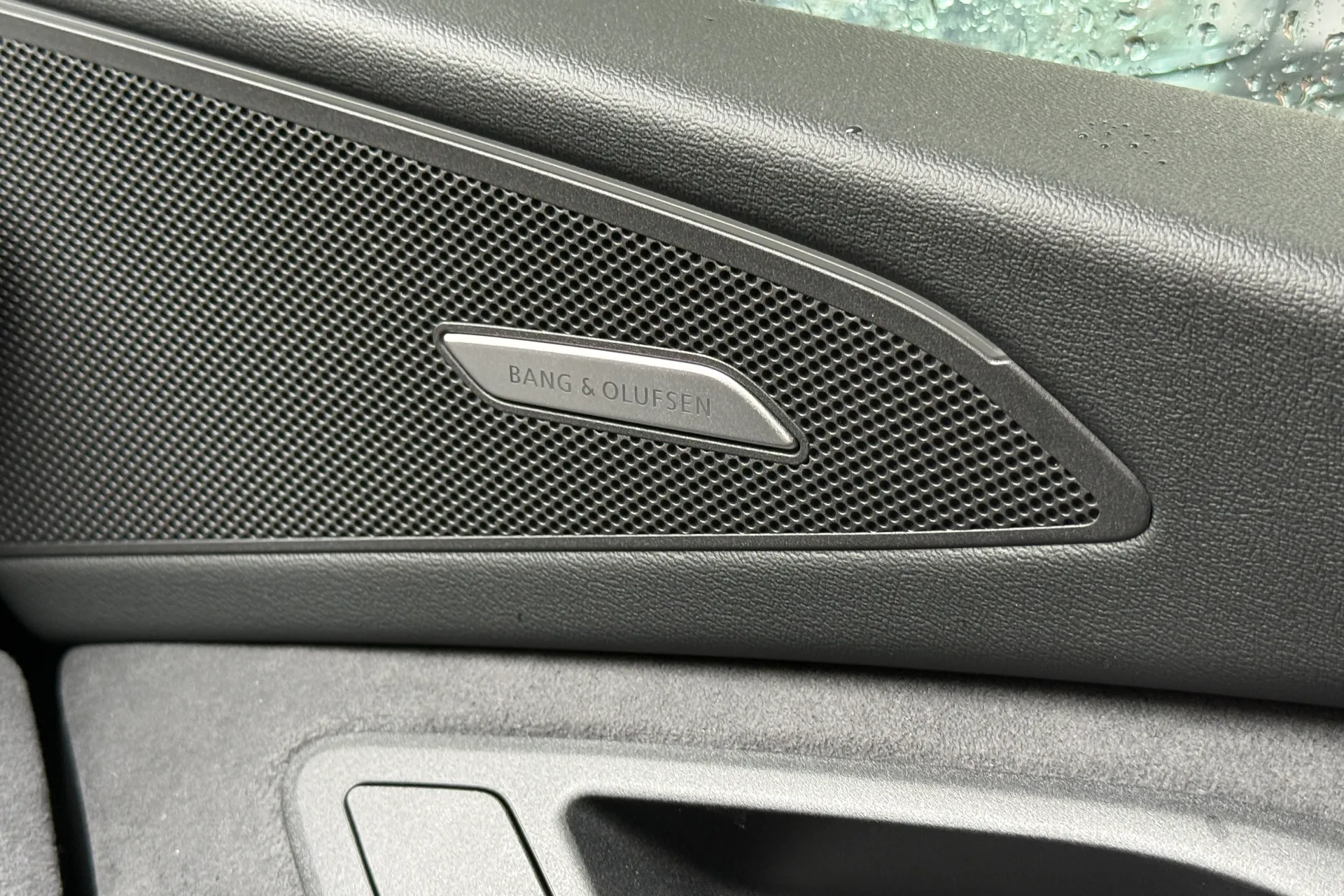 Audi Q6 e-tron thumbnail image number 6