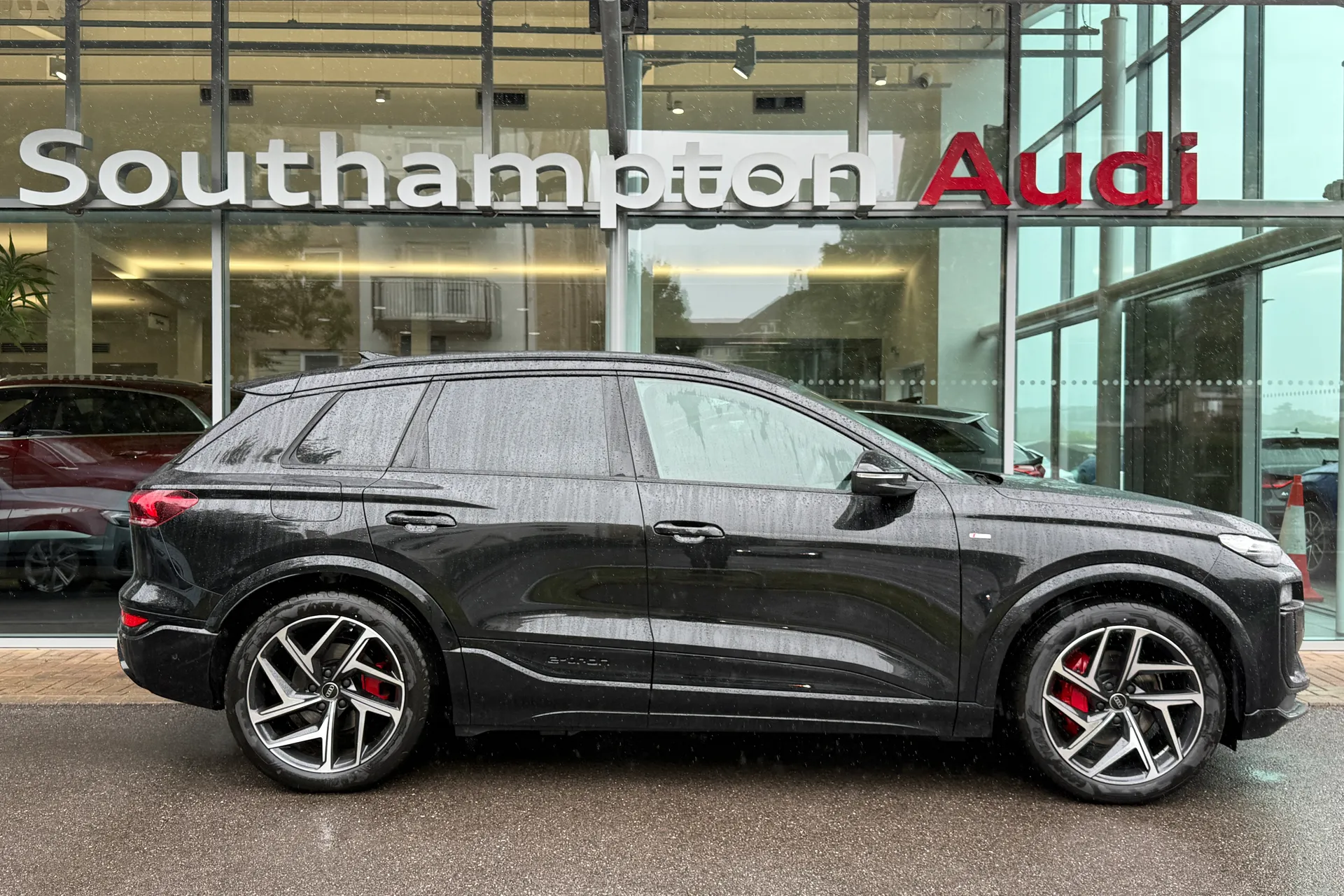 Audi Q6 e-tron thumbnail image number 2
