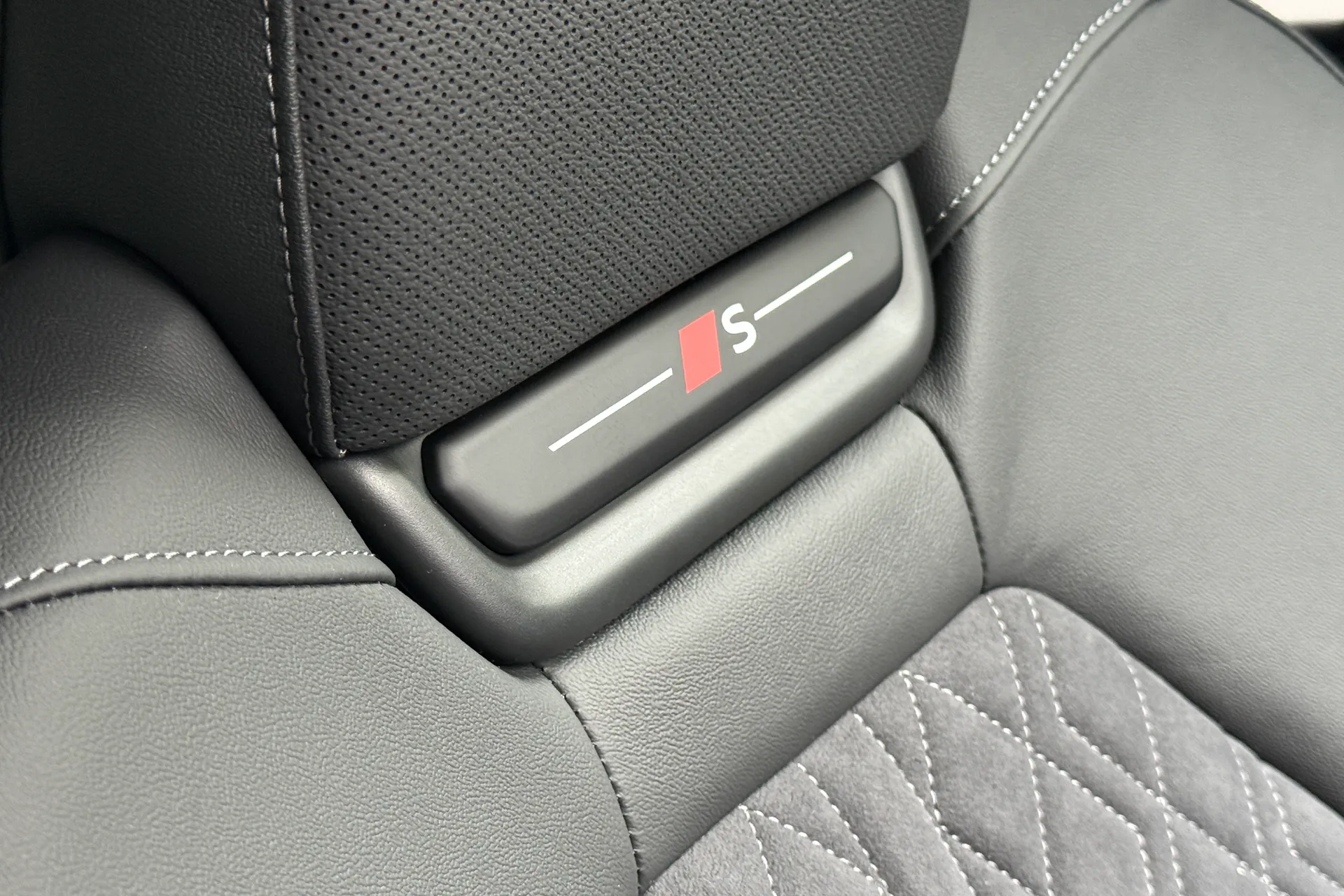 Audi Q6 e-tron thumbnail image number 29