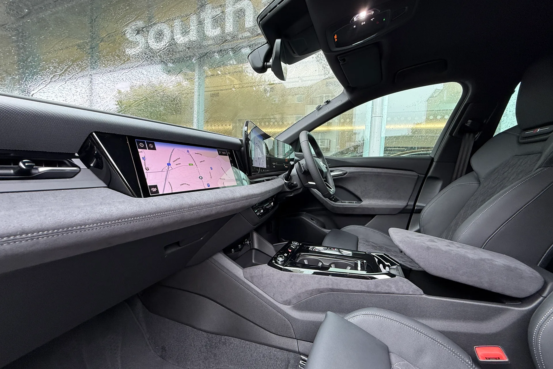 Audi Q6 e-tron thumbnail image number 12