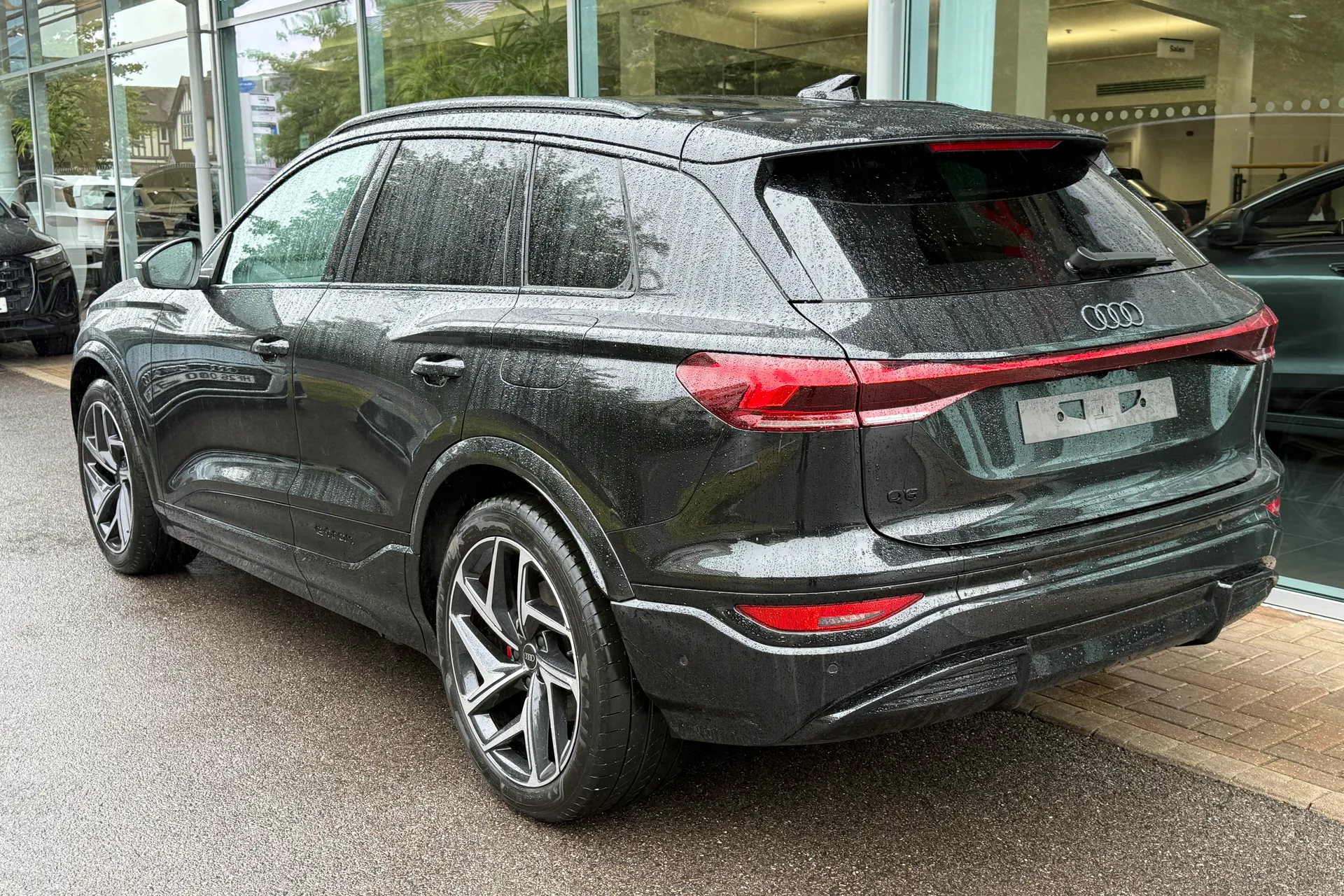 Audi Q6 e-tron thumbnail image number 13