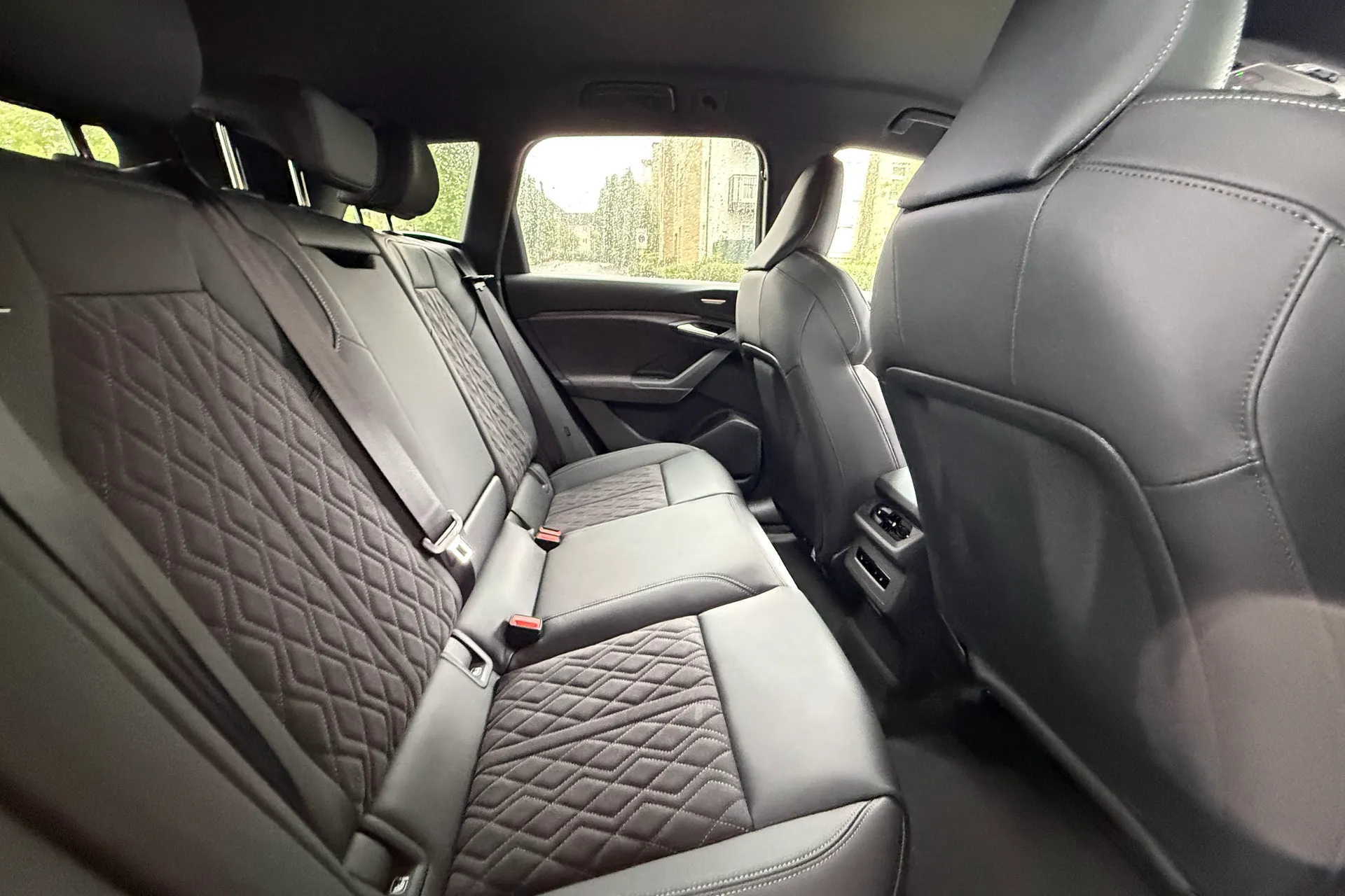 Audi Q6 e-tron thumbnail image number 38