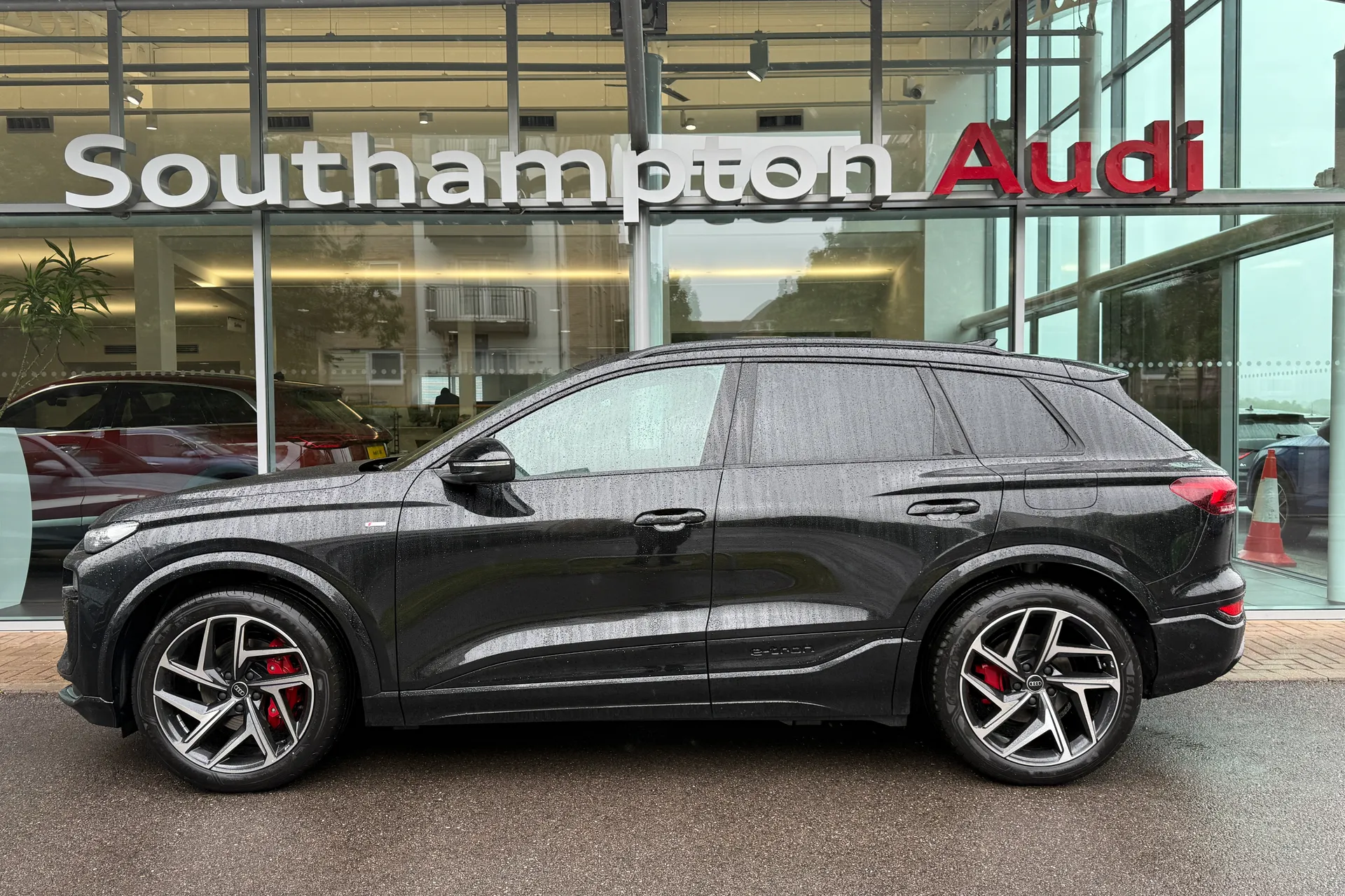 Audi Q6 e-tron thumbnail image number 48
