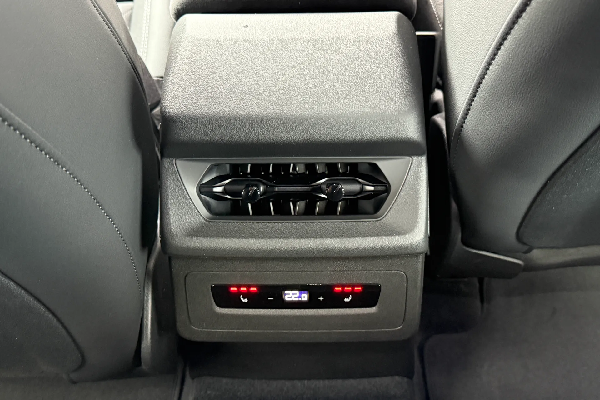 Audi Q6 e-tron thumbnail image number 9