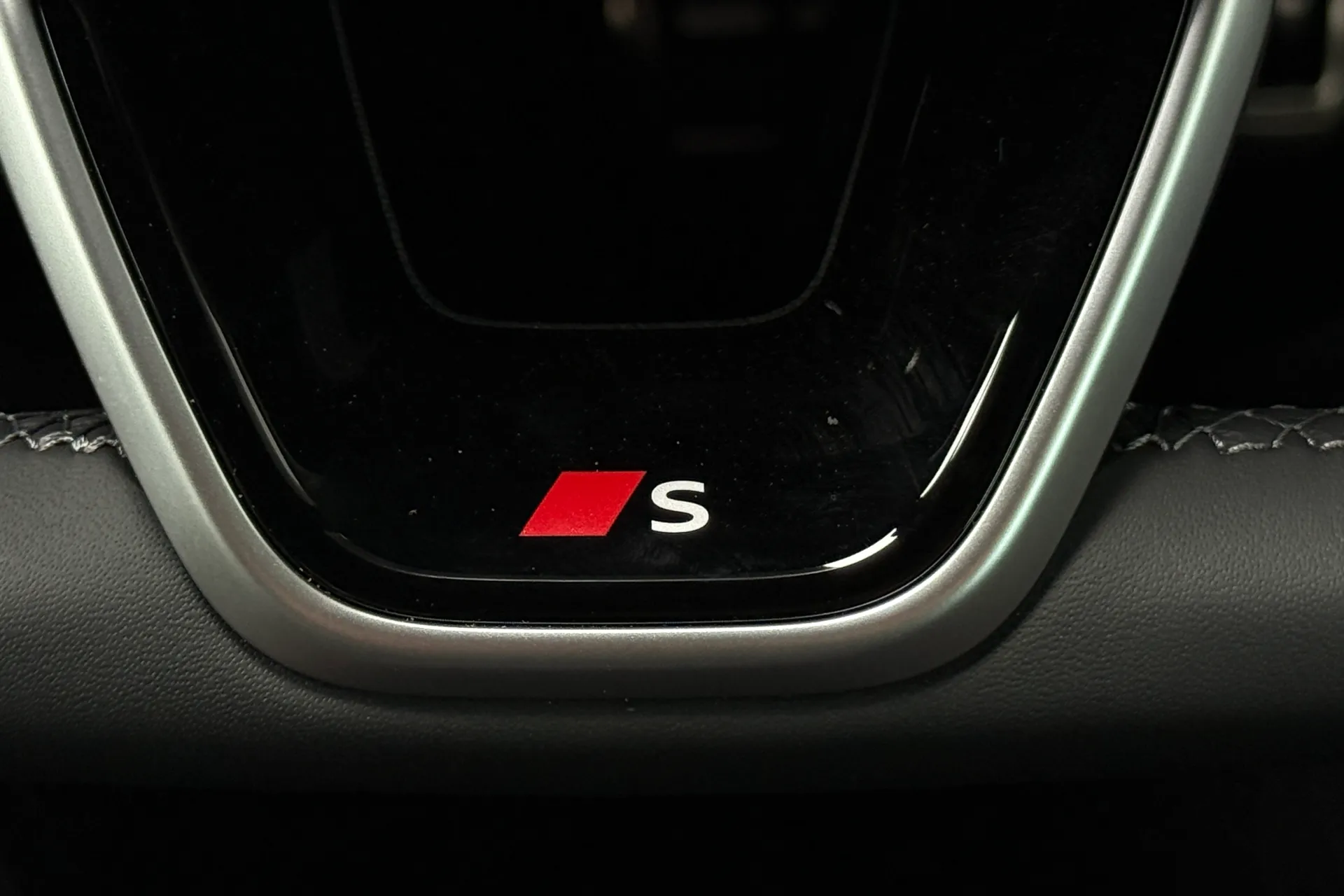 Audi Q6 e-tron thumbnail image number 19
