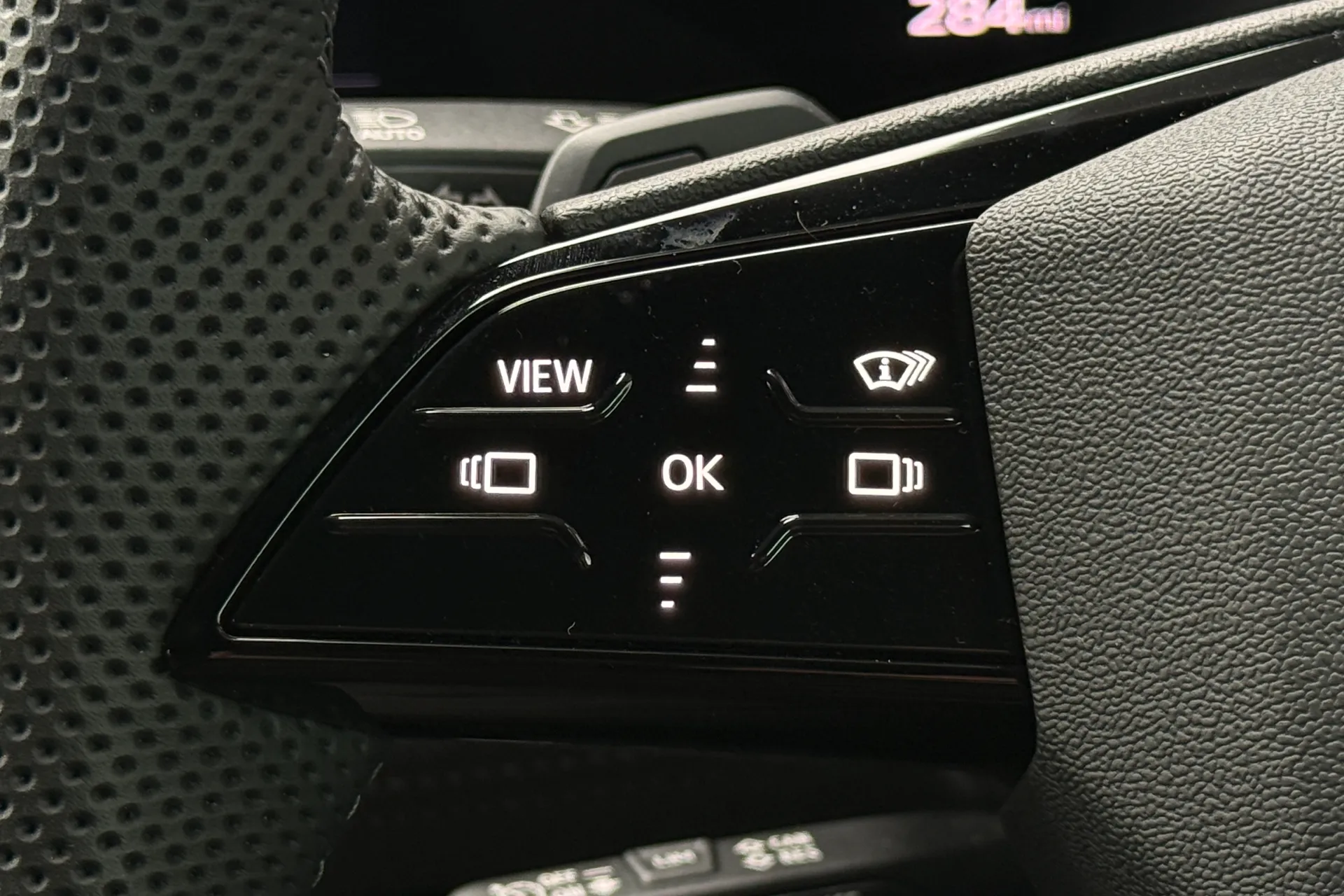 Audi Q6 e-tron thumbnail image number 18