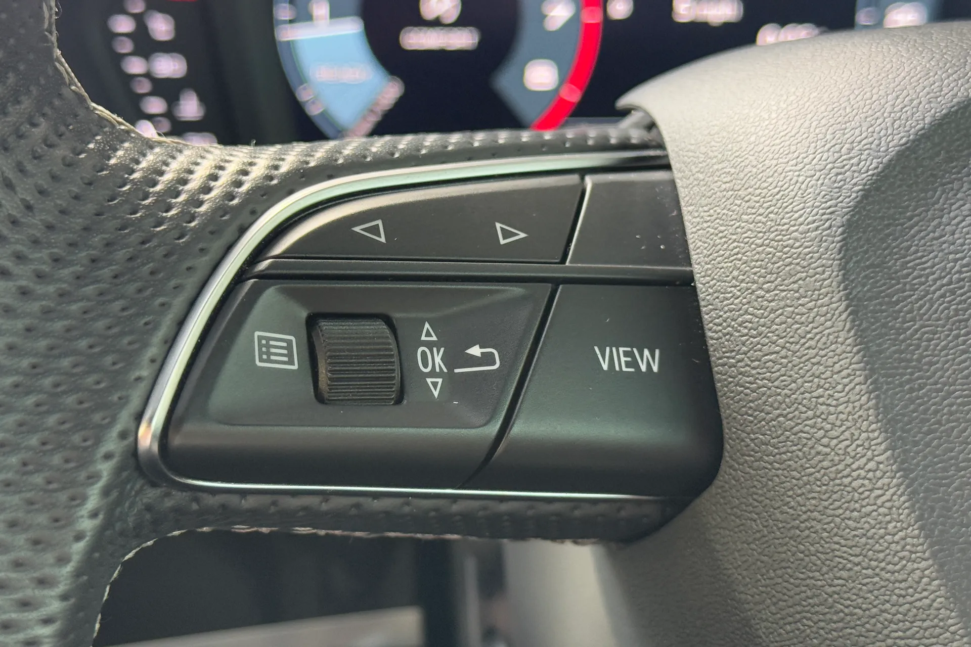 Audi Q3 thumbnail image number 23