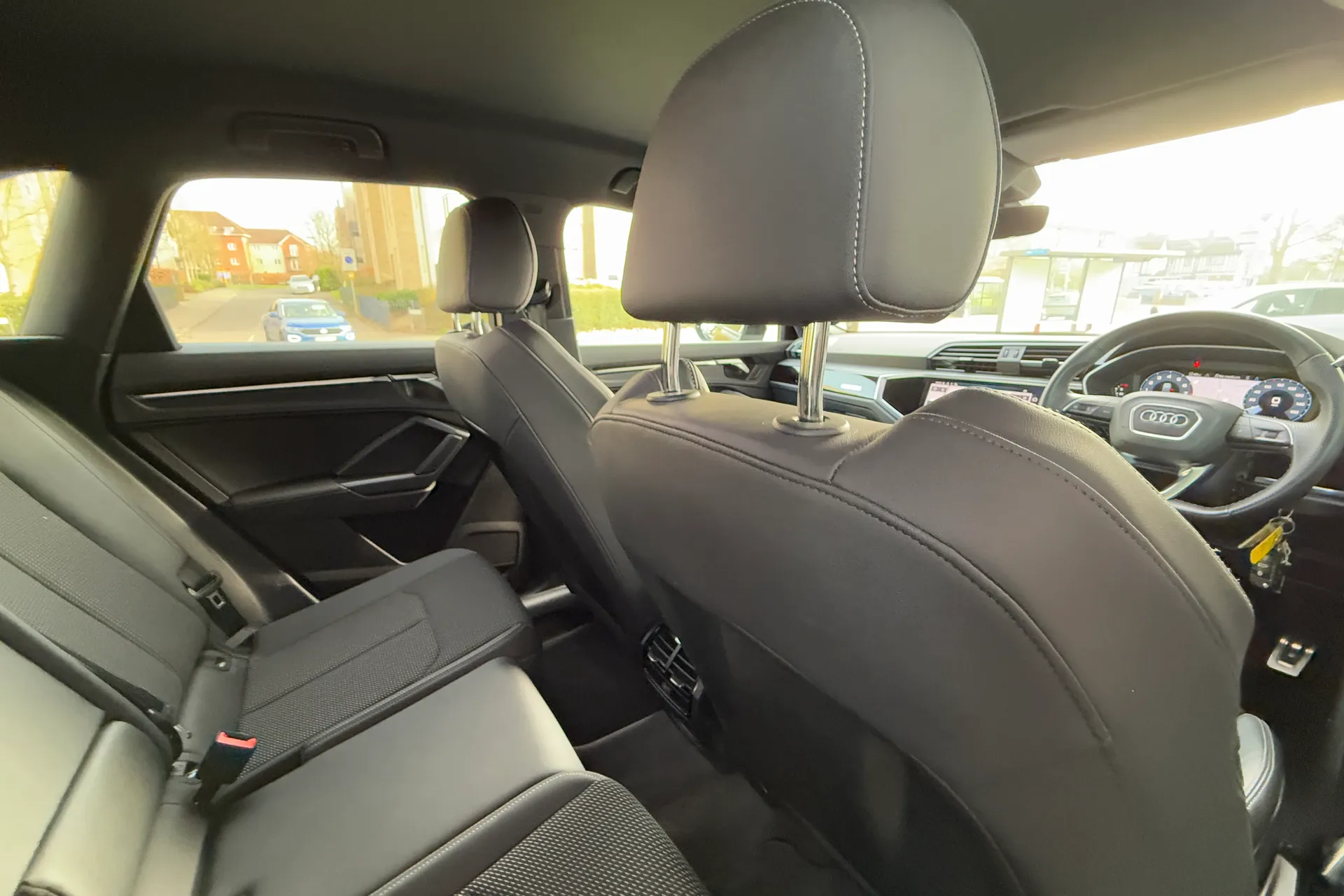 Audi Q3 thumbnail image number 38