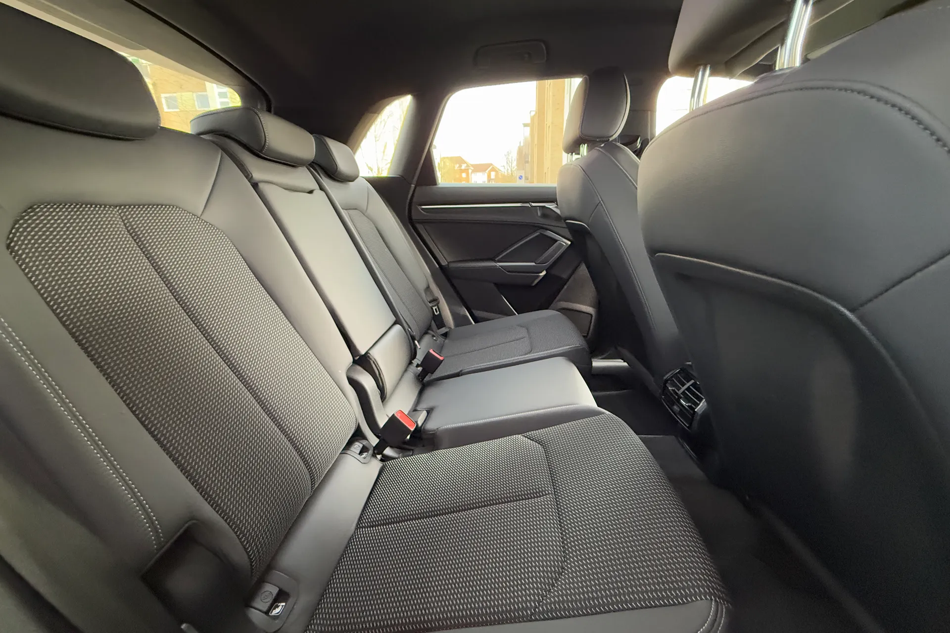 Audi Q3 thumbnail image number 37