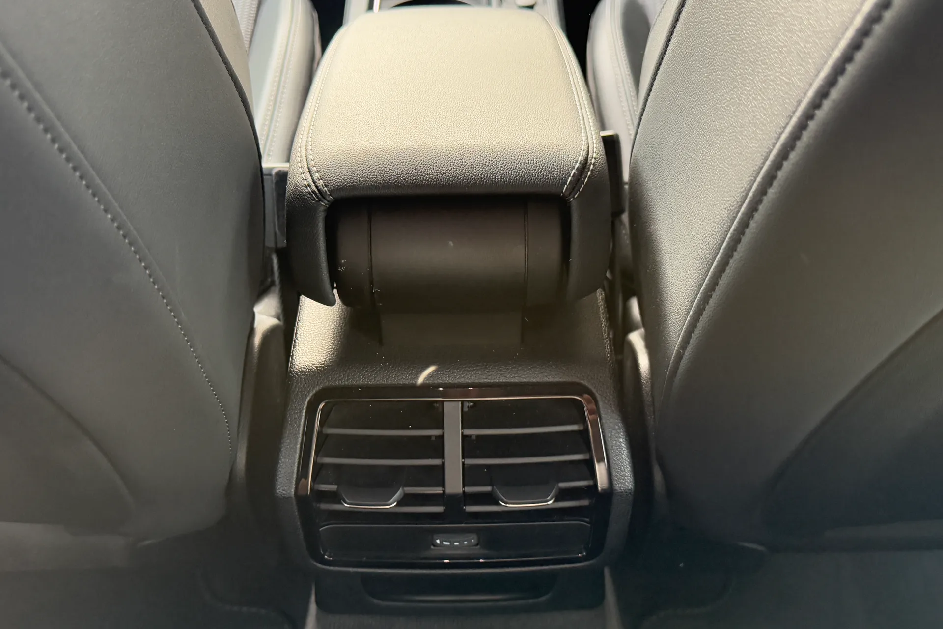 Audi Q3 thumbnail image number 40