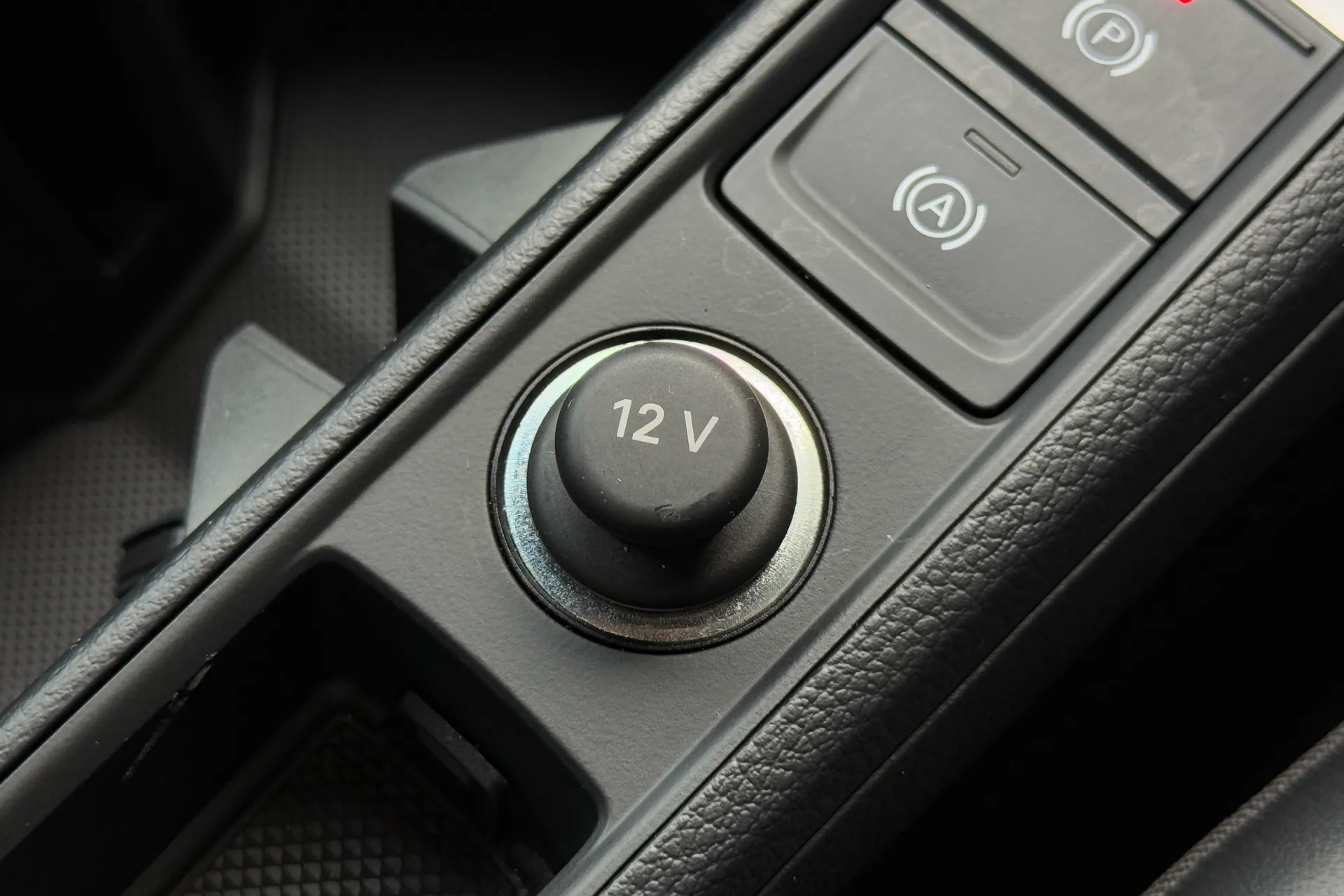 Audi Q3 thumbnail image number 21