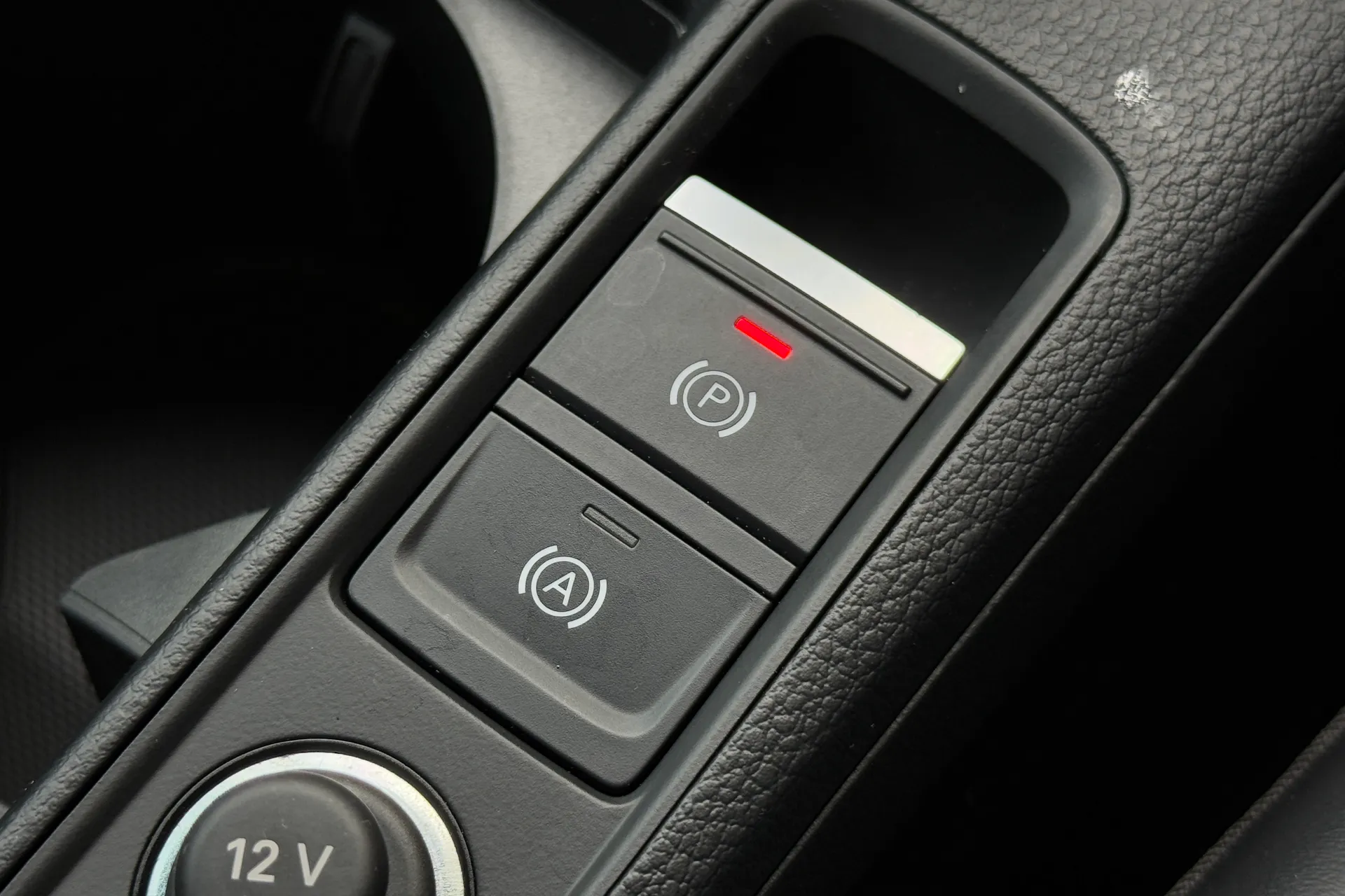 Audi Q3 thumbnail image number 20