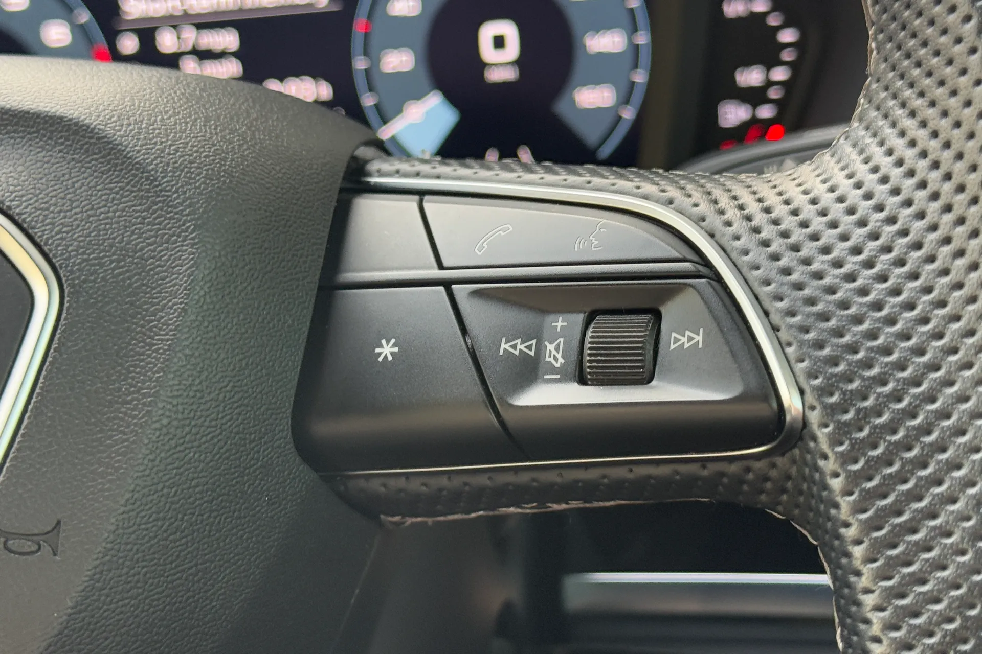 Audi Q3 thumbnail image number 24