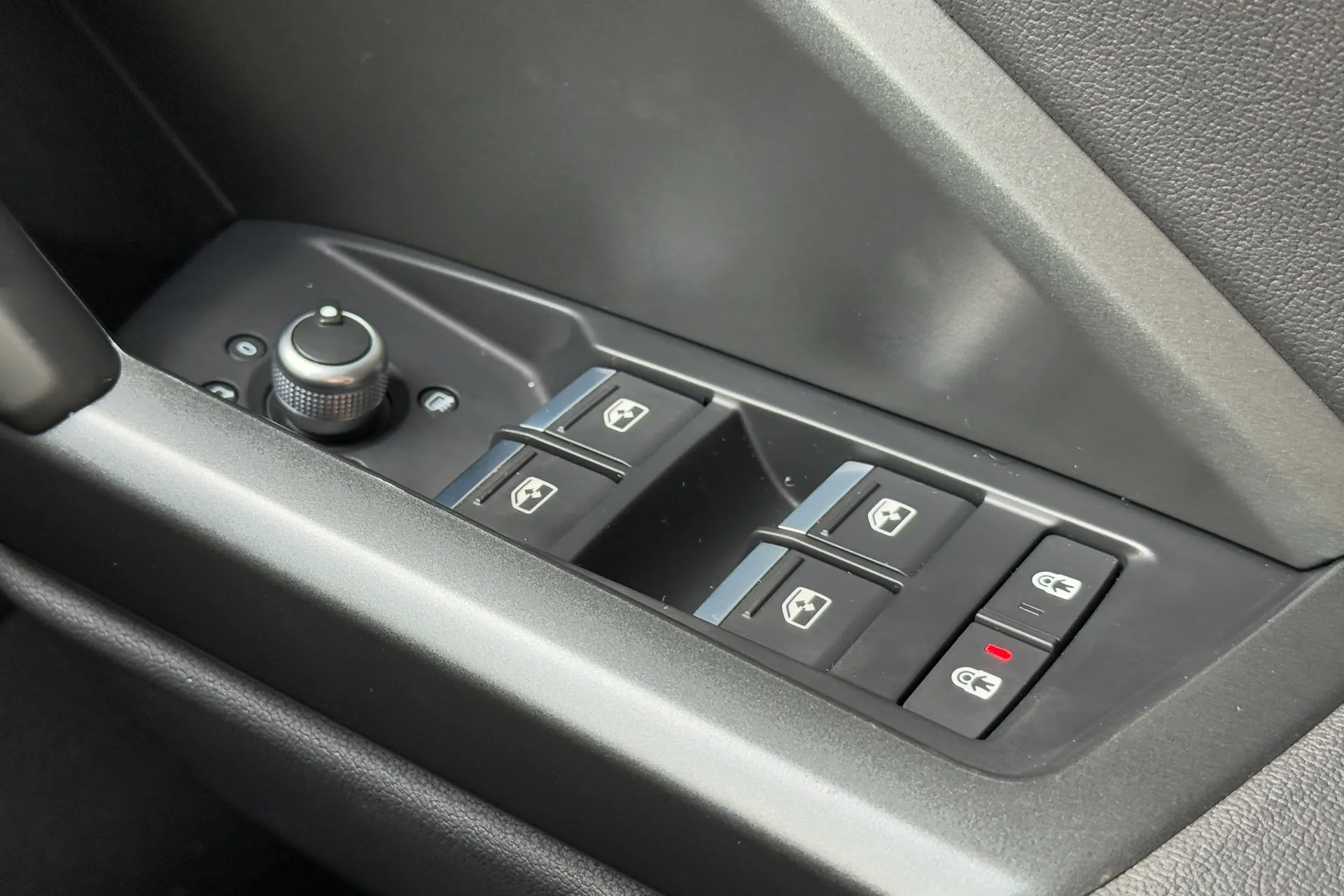 Audi Q3 thumbnail image number 30